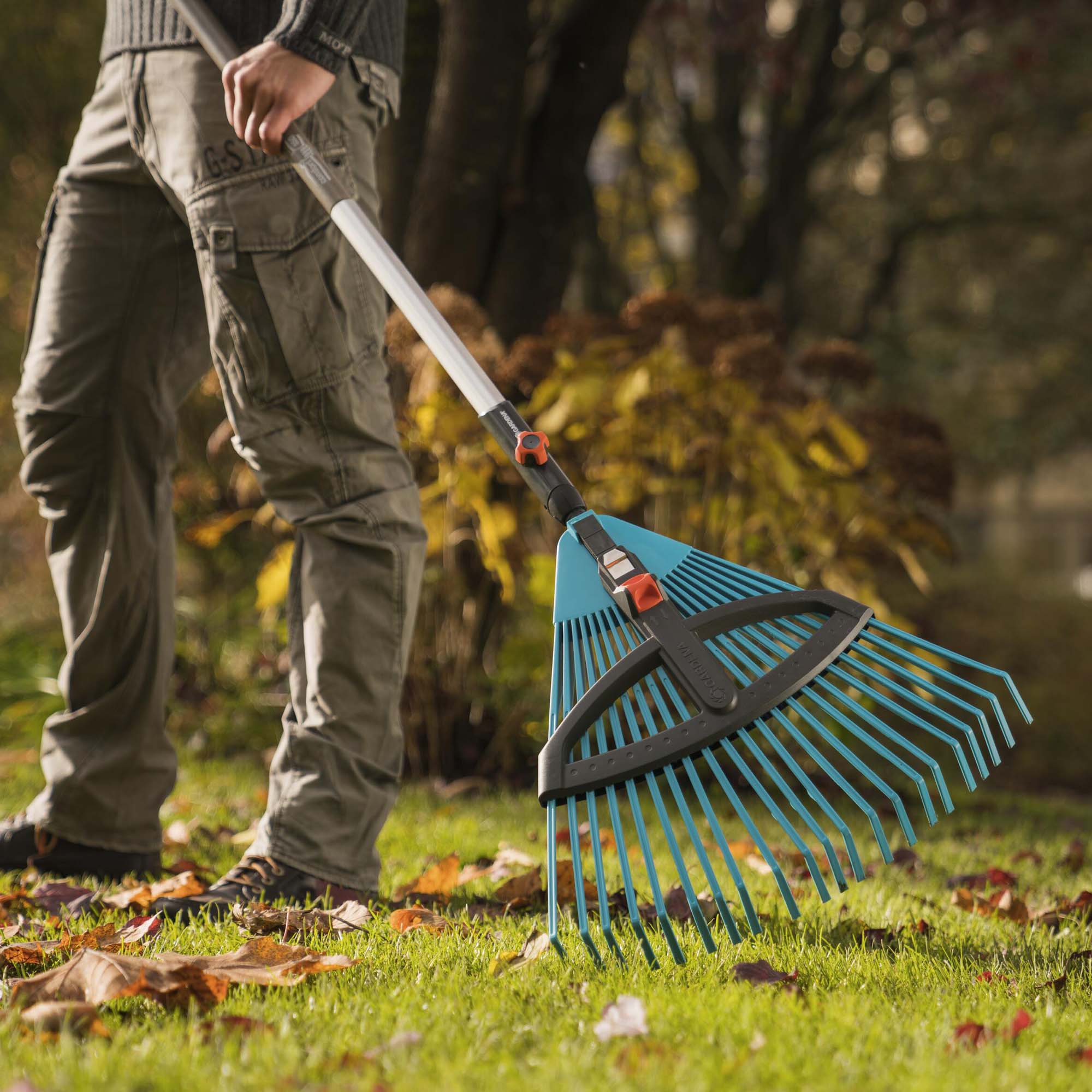 Premiumpaket Gardena Combisystem Räfsa & Kratta Med Luckrare & Förvaring