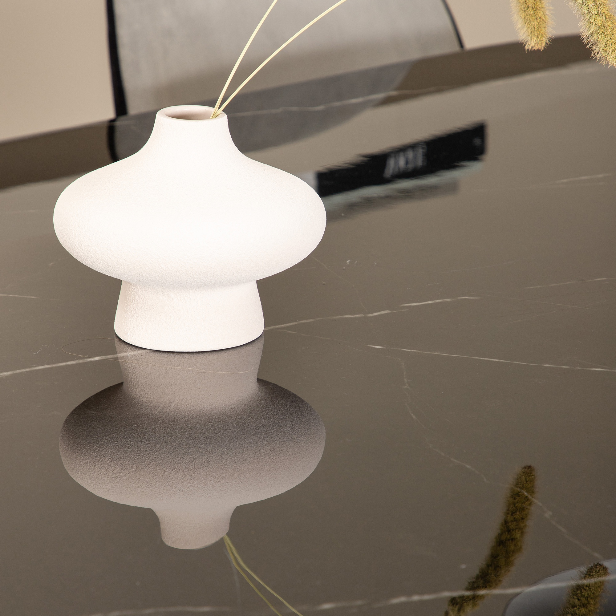 Matgrupp Venture Home Oslo med 4 Elisa Stolar