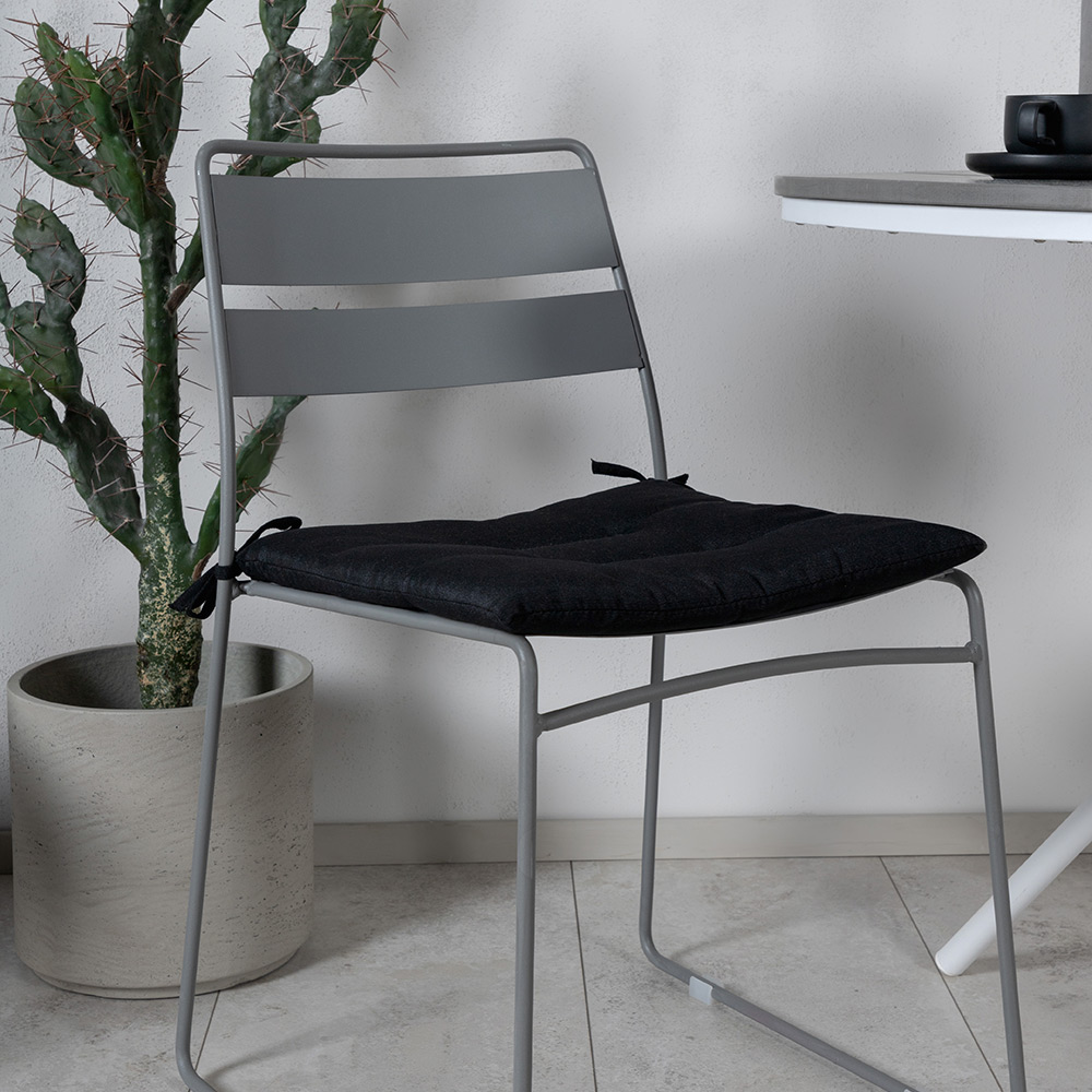 Matgrupp Venture Home Pandi Rund med 2 Liva Stolar