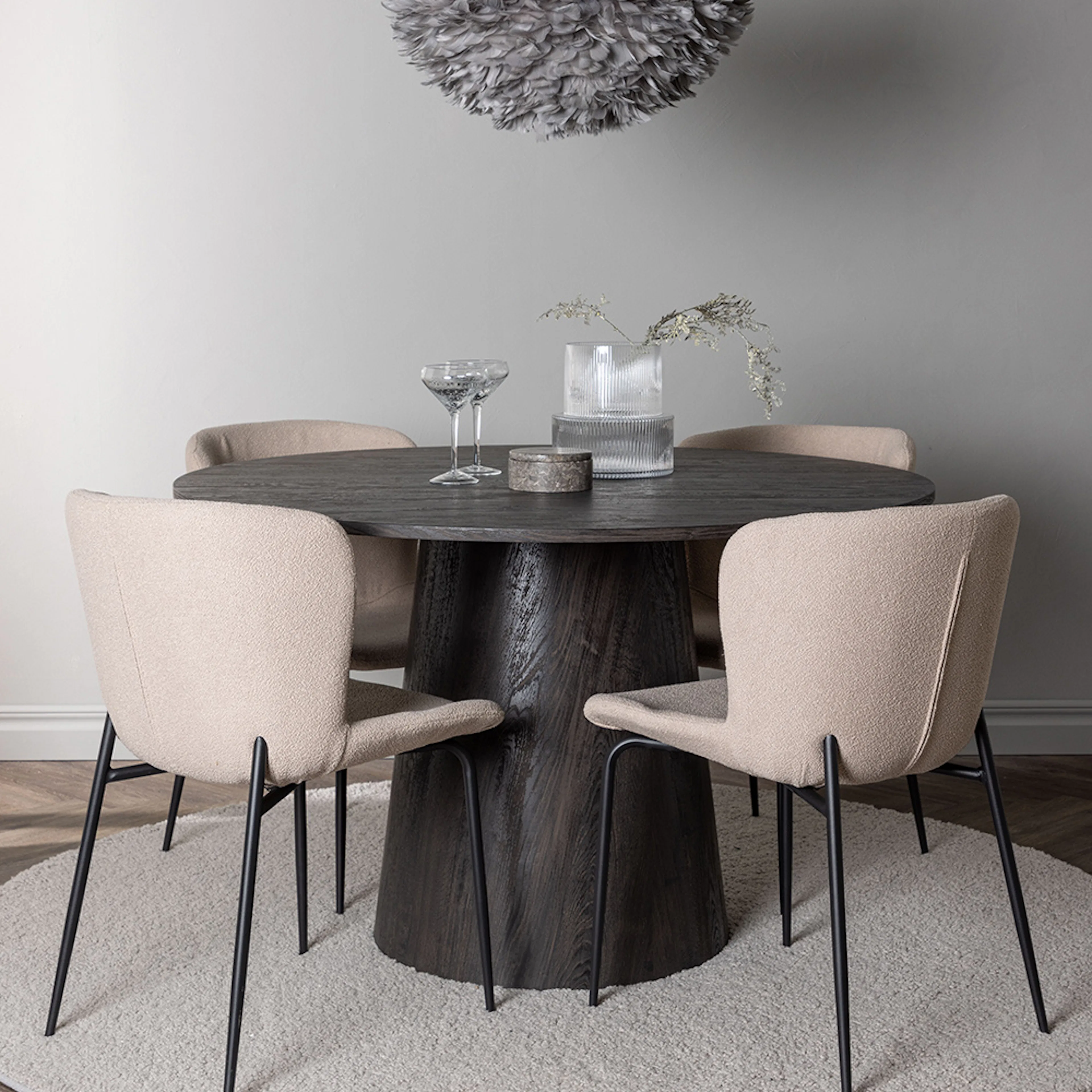 Matgrupp Venture Home Lanzo Ø120 cm med 4 st Modesto stolar Beige/Brun