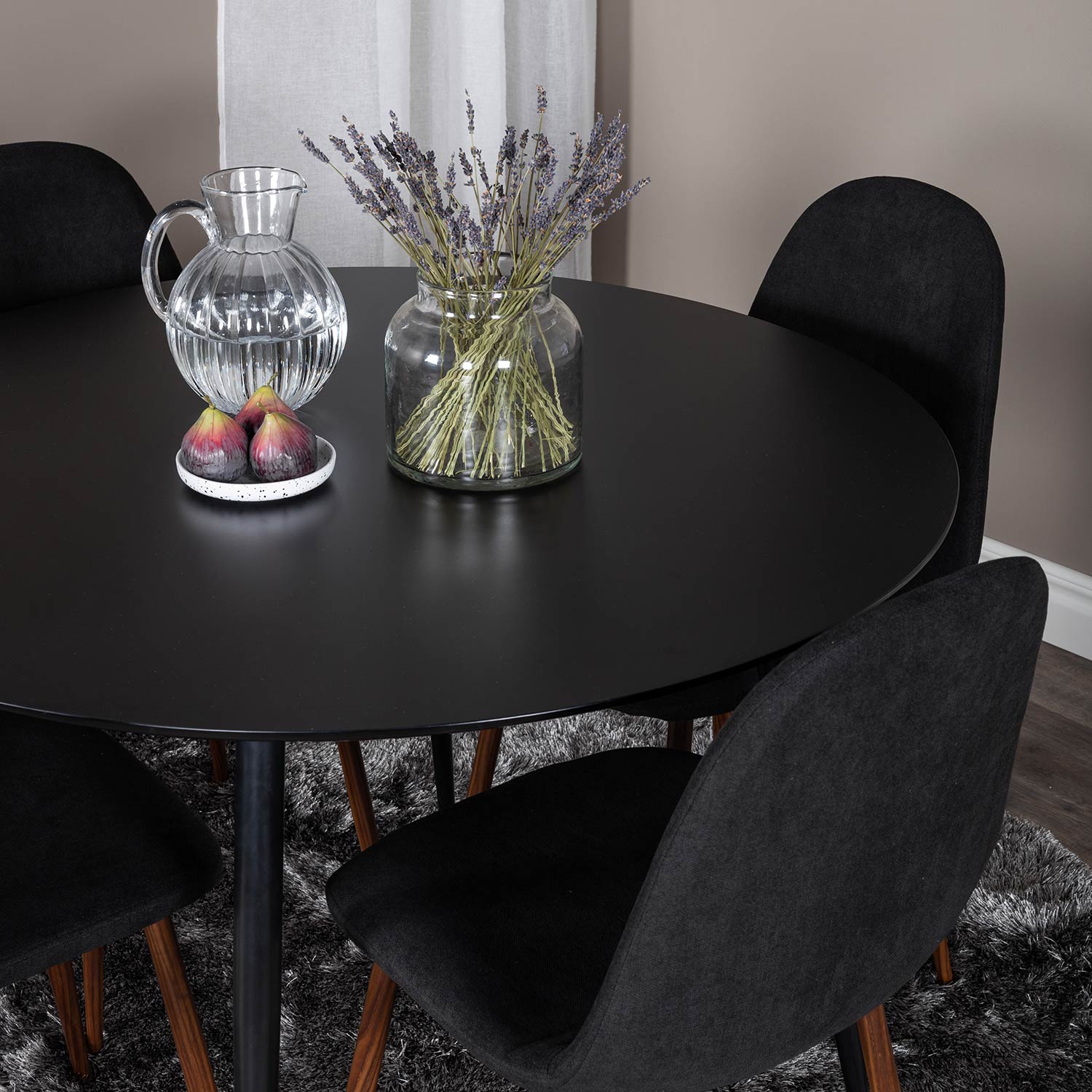 Matgrupp Venture Home Silvia med 4 Pobbie Stolar Runt Polyestertyg
