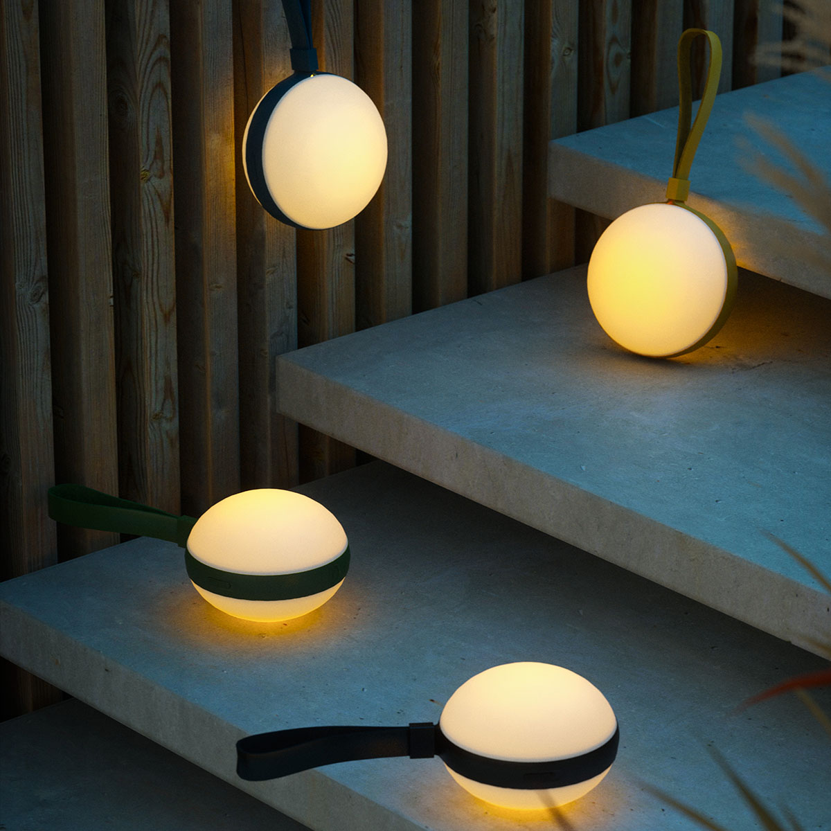 Bring To-Go 12 | Uppladdningsbar Lampa | Vit/Grön Vit/Grön