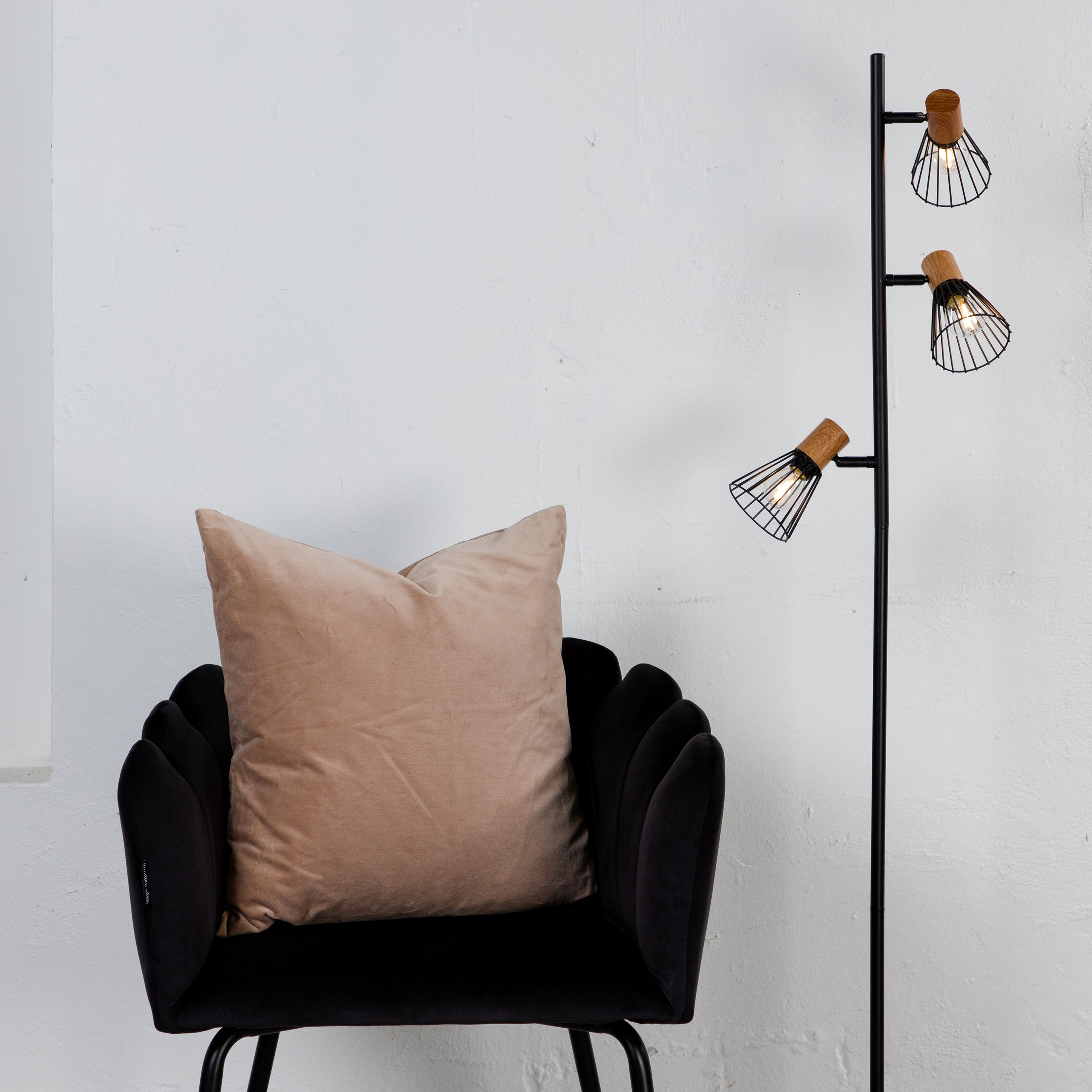 Golvlampa Venture Home Atticus