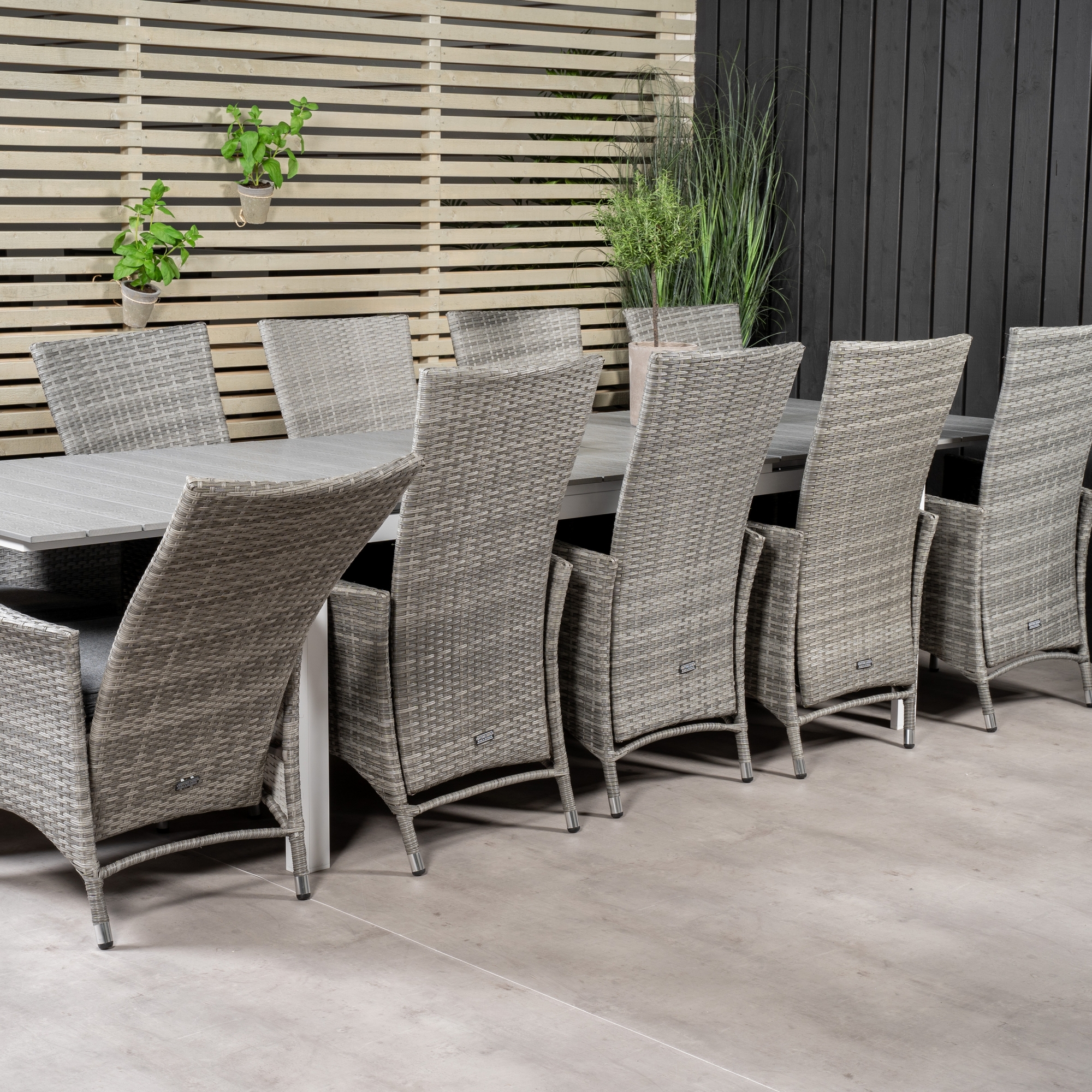 Matgrupp Venture Home Lova 224/324 med 10 Pishi Karmstolar