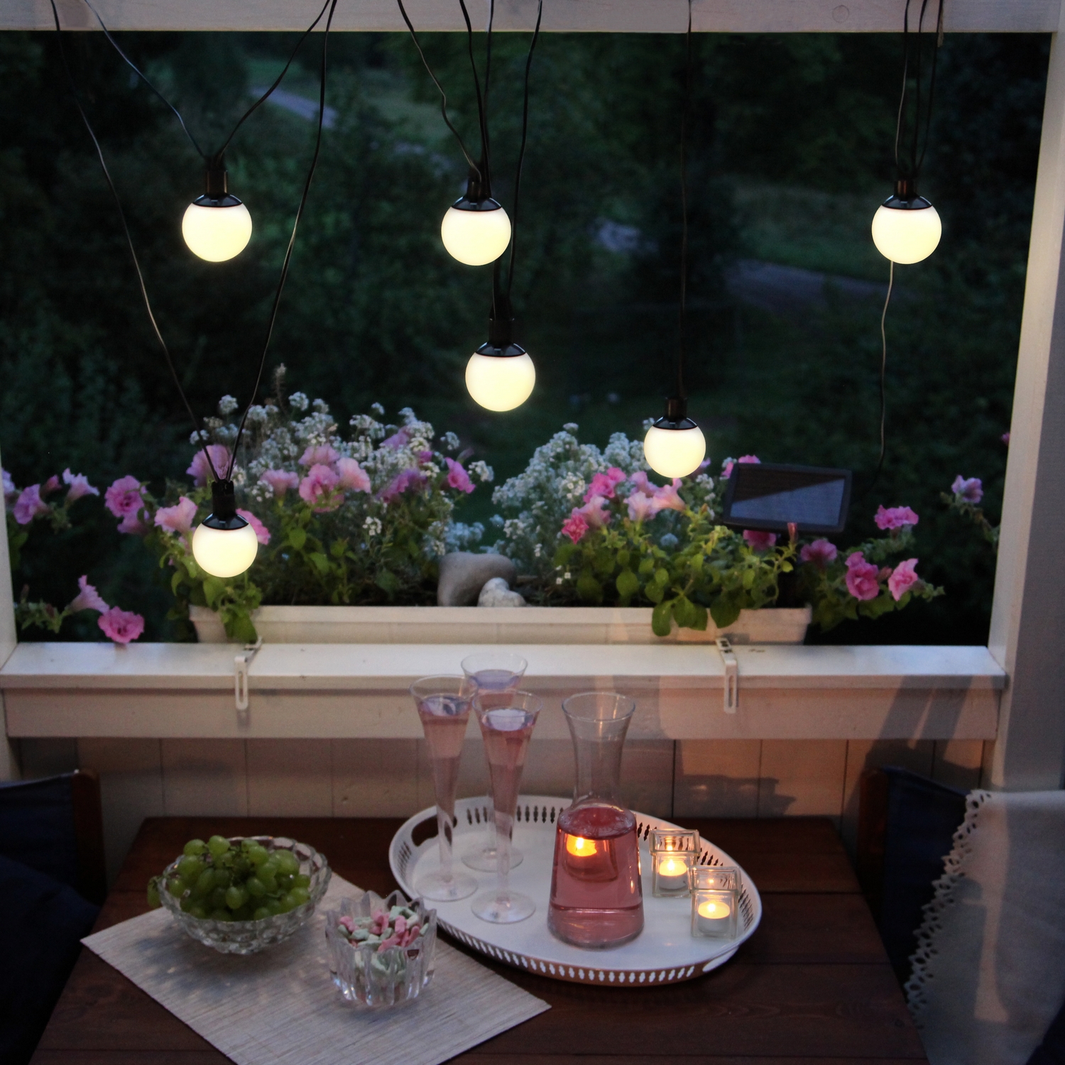 Solcellsslinga Star Trading Globus LED Ljusslinga med Sensor