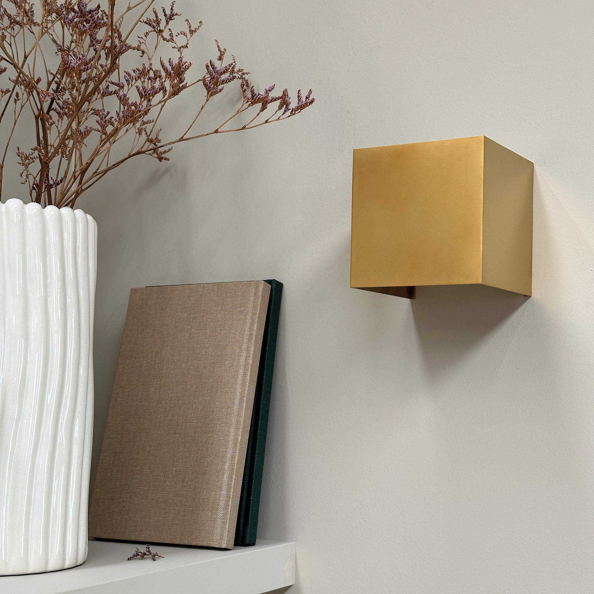 Vägglampa Dyberg Larsen Venus Inomhus