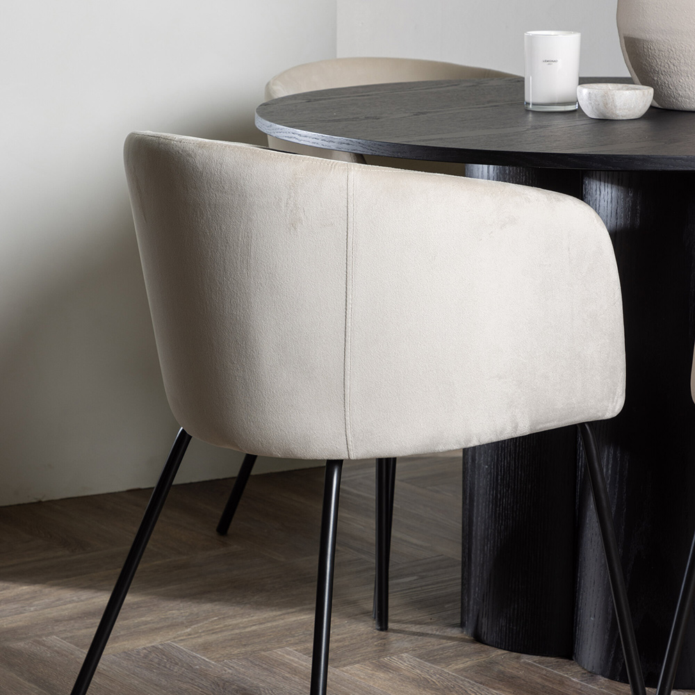 Matgrupp Venture Home Olivia med 4 Berit Sammet Stolar