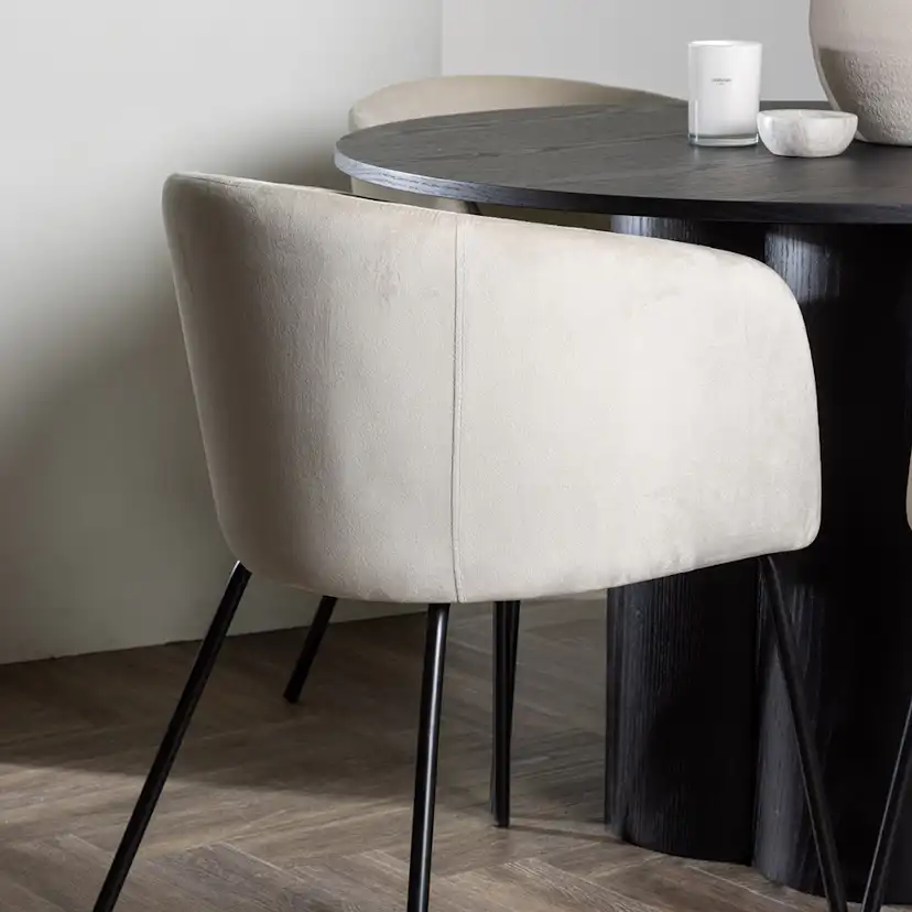 Matgrupp Venture Home Olivia med 4 Berit Sammet Stolar