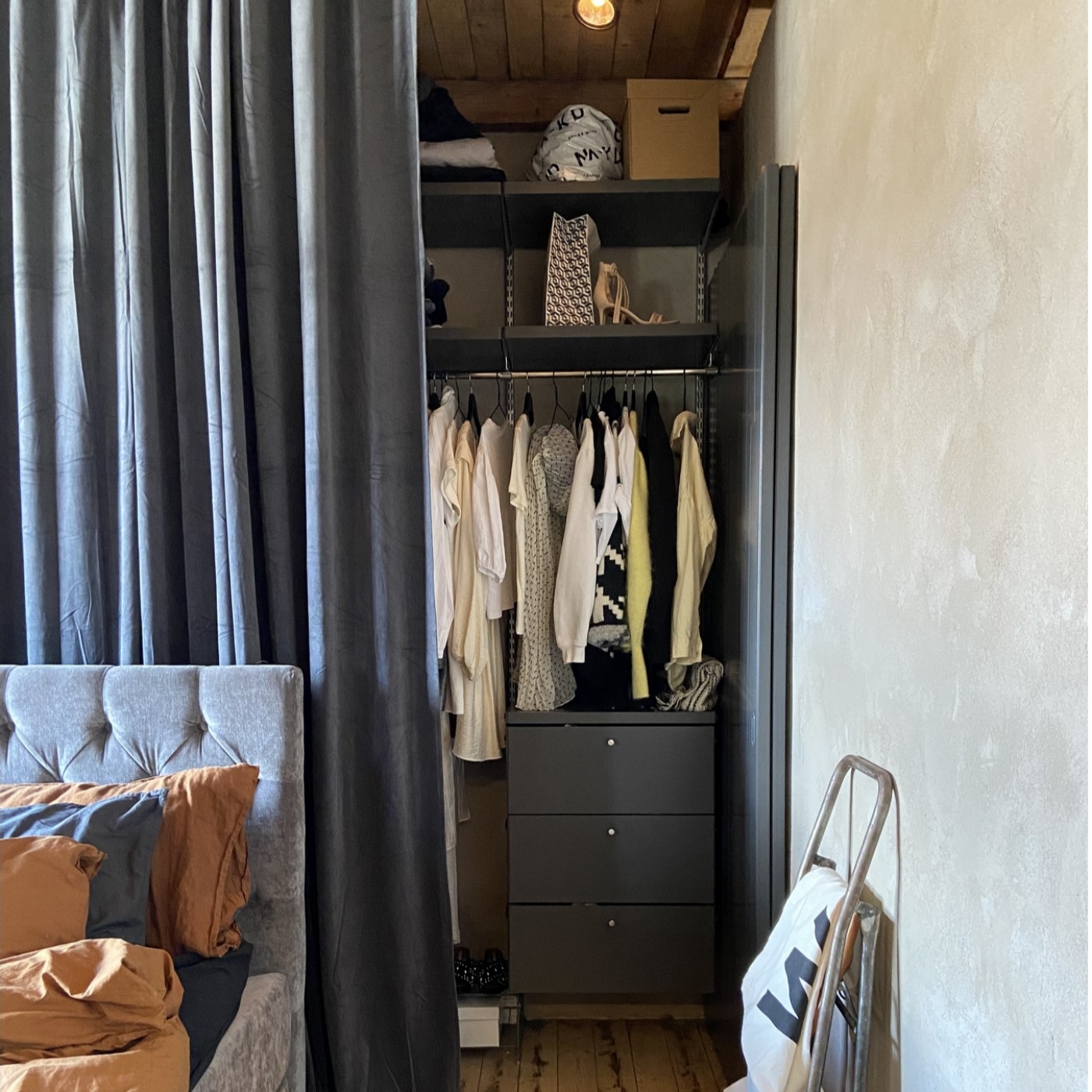 Knopp Elfa Décor Modern