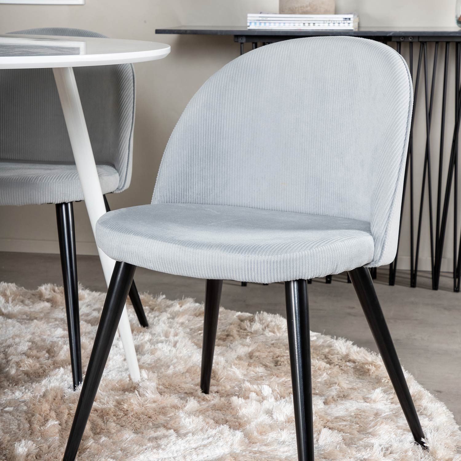 Plaza Round Table - White top/Velvet Chair -ljusgrå/ Black_4 Vit/Grå/Svart