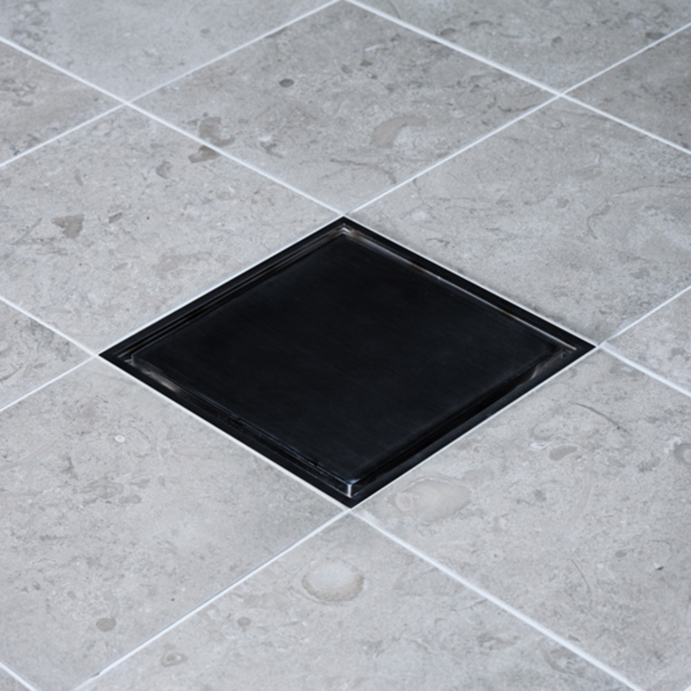 Golvbrunnsil Tebo Tile in Frame 147 Svart