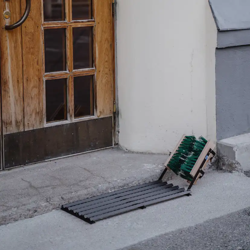 Fotskrapa med tre borstar, svart, mönstrad Svart