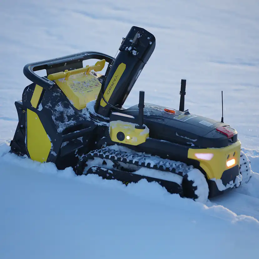 Robot Yarbo Core med Snöslungemodul