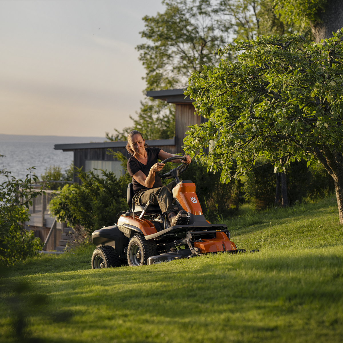 Åkgräsklippare Husqvarna Rider R 200iX AWD Long Range