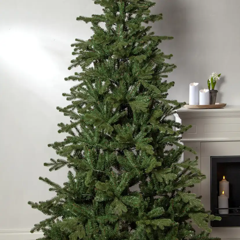 Julgran Hedvik 210cm Höjd: 2100 mm