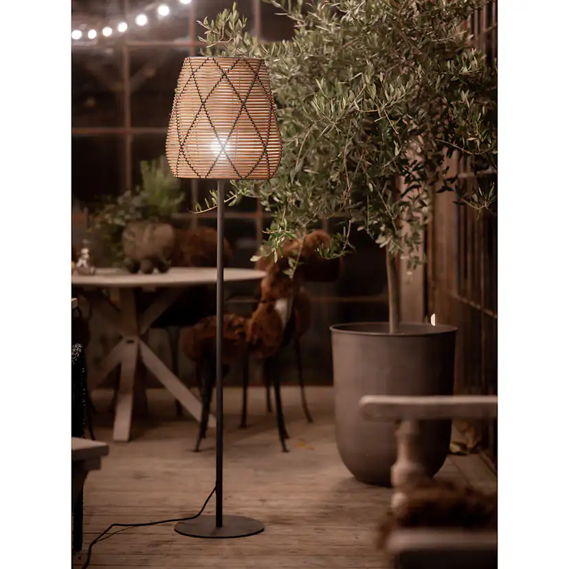 Golvlampa PR Home Agnar Lollo