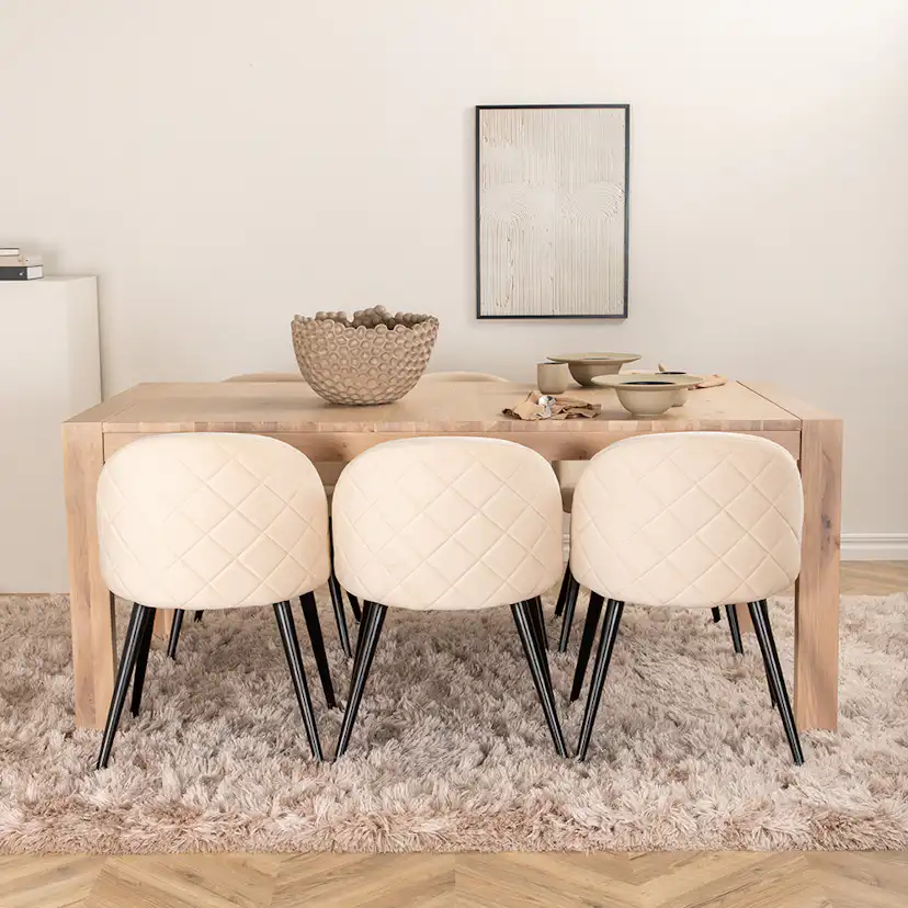 Matgrupp Venture Home Shy med 6 Valentina Stitcthes Stolar Sammet