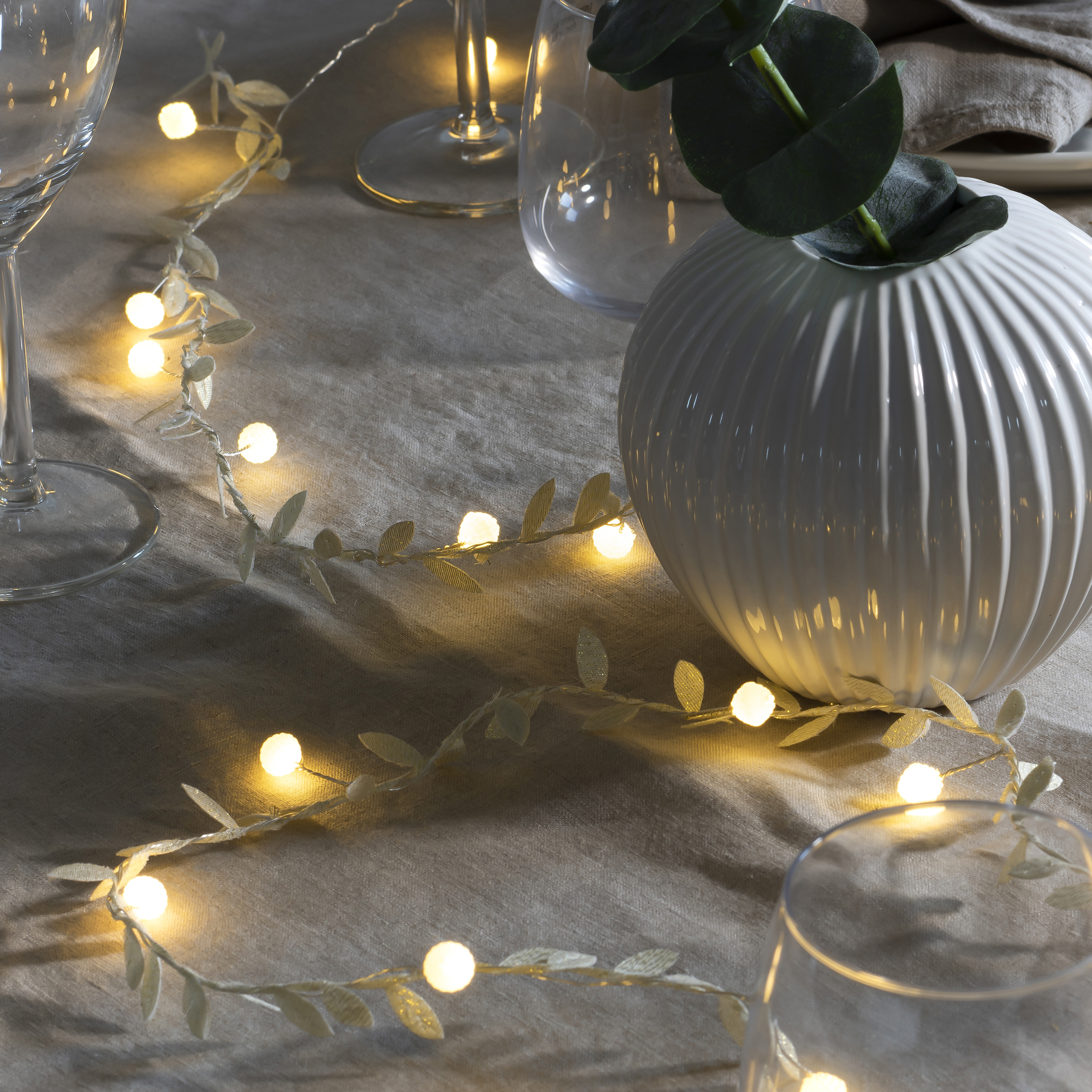 Ljusslinga Gnosjö Konstsmide med Guldlöv 20L LED