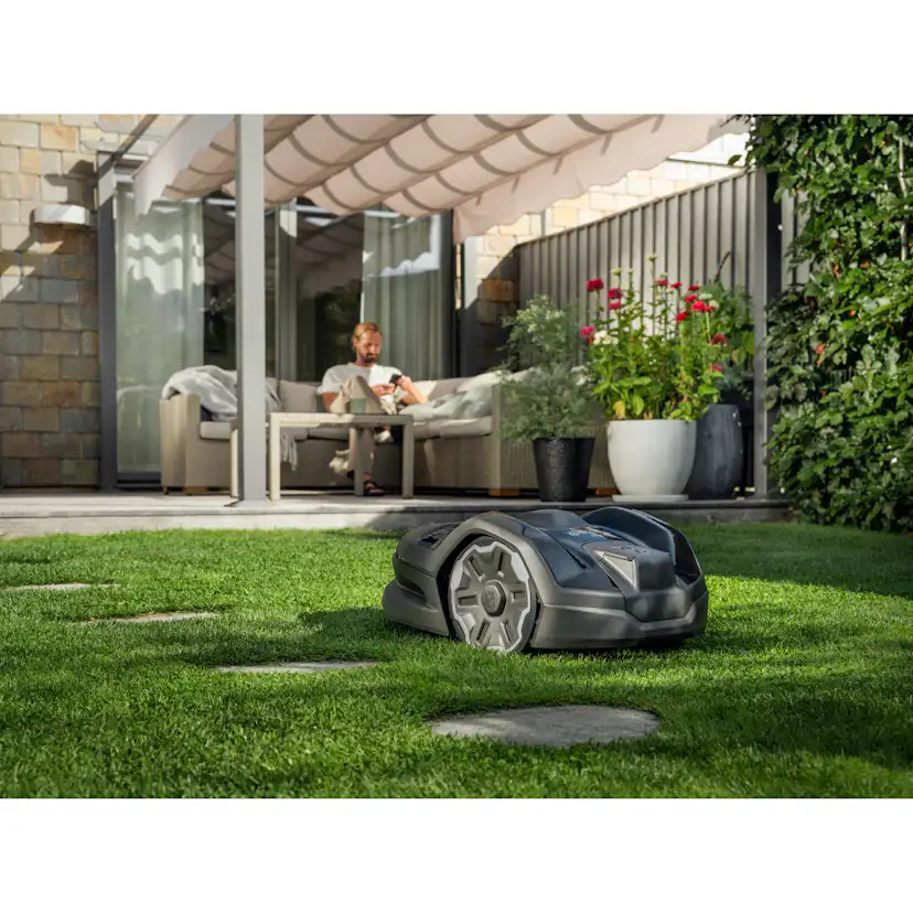 Robotgräsklippare Husqvarna Automower® 305E NERA med Slinglös Teknik
