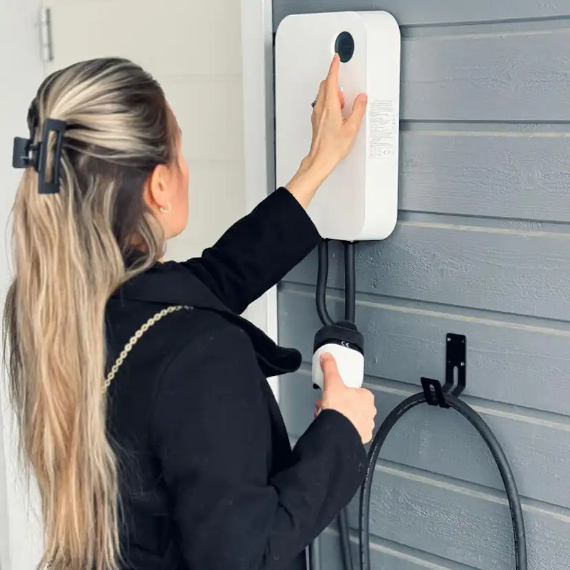 Fast Laddstation Motorwerk med Laddkabel Premium EV Type2 11kW (6m kabel)
