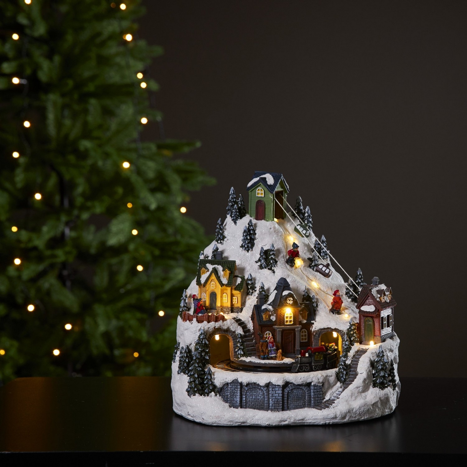 Julby Star Trading Alpville LED-Belysning med Tåg & Skidåkare