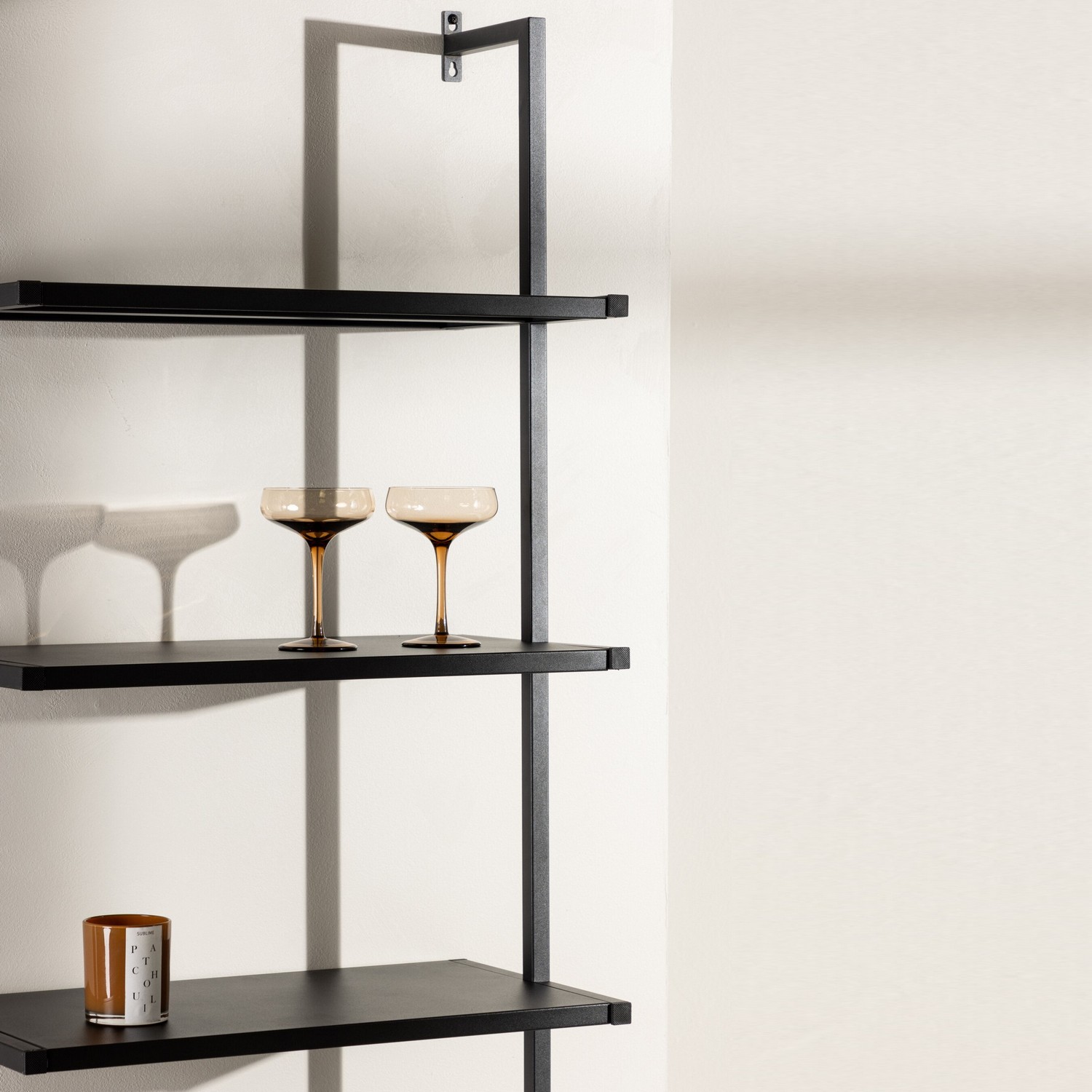 Vägghängd Hylla Venture Home Caracas i Svart Stål 183 cm