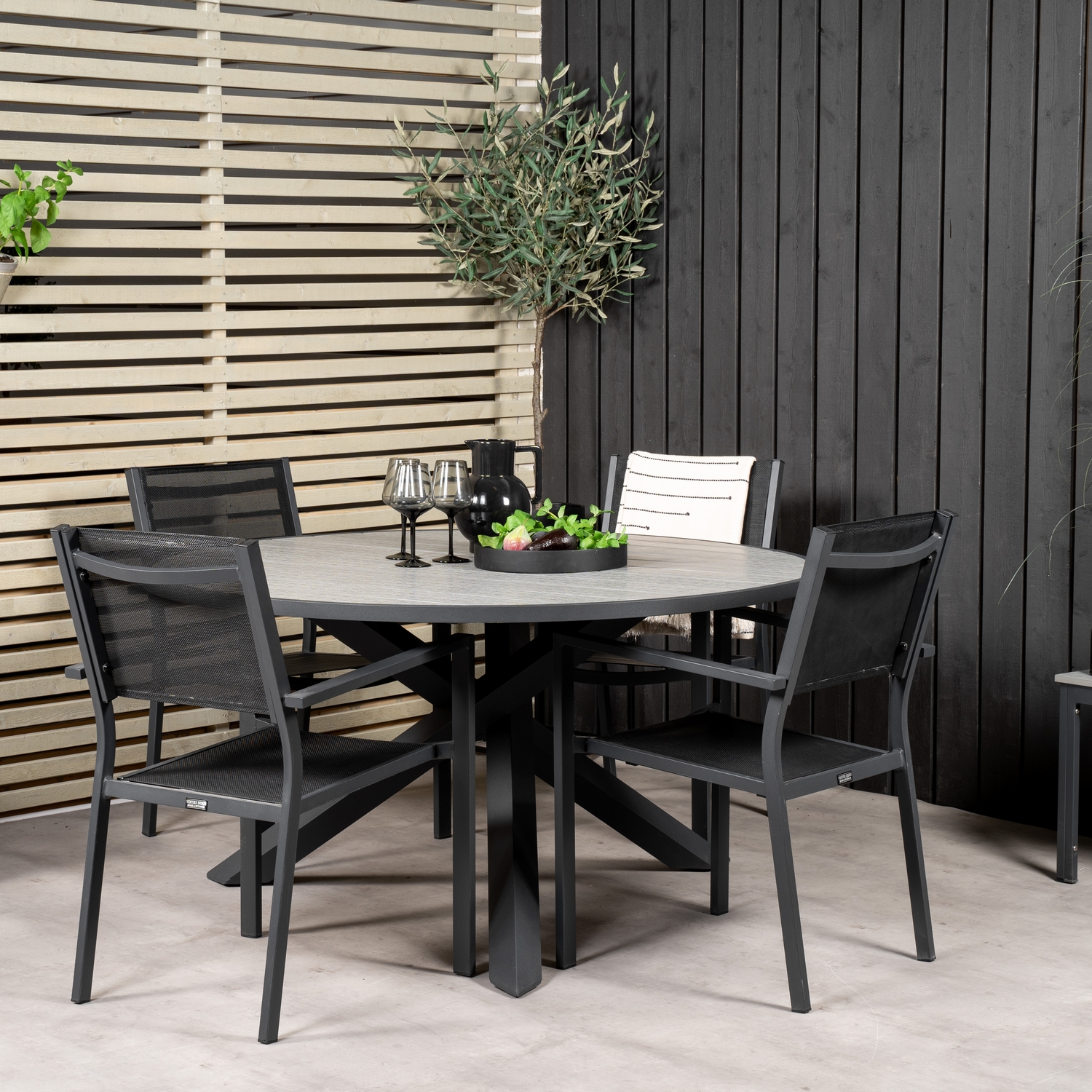 Matgrupp Venture Home Pincy Ø140 med 4 Copacabana Karmstolar