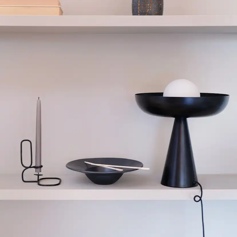 Bordslampa Dyberg Larsen Ava Glaskupa