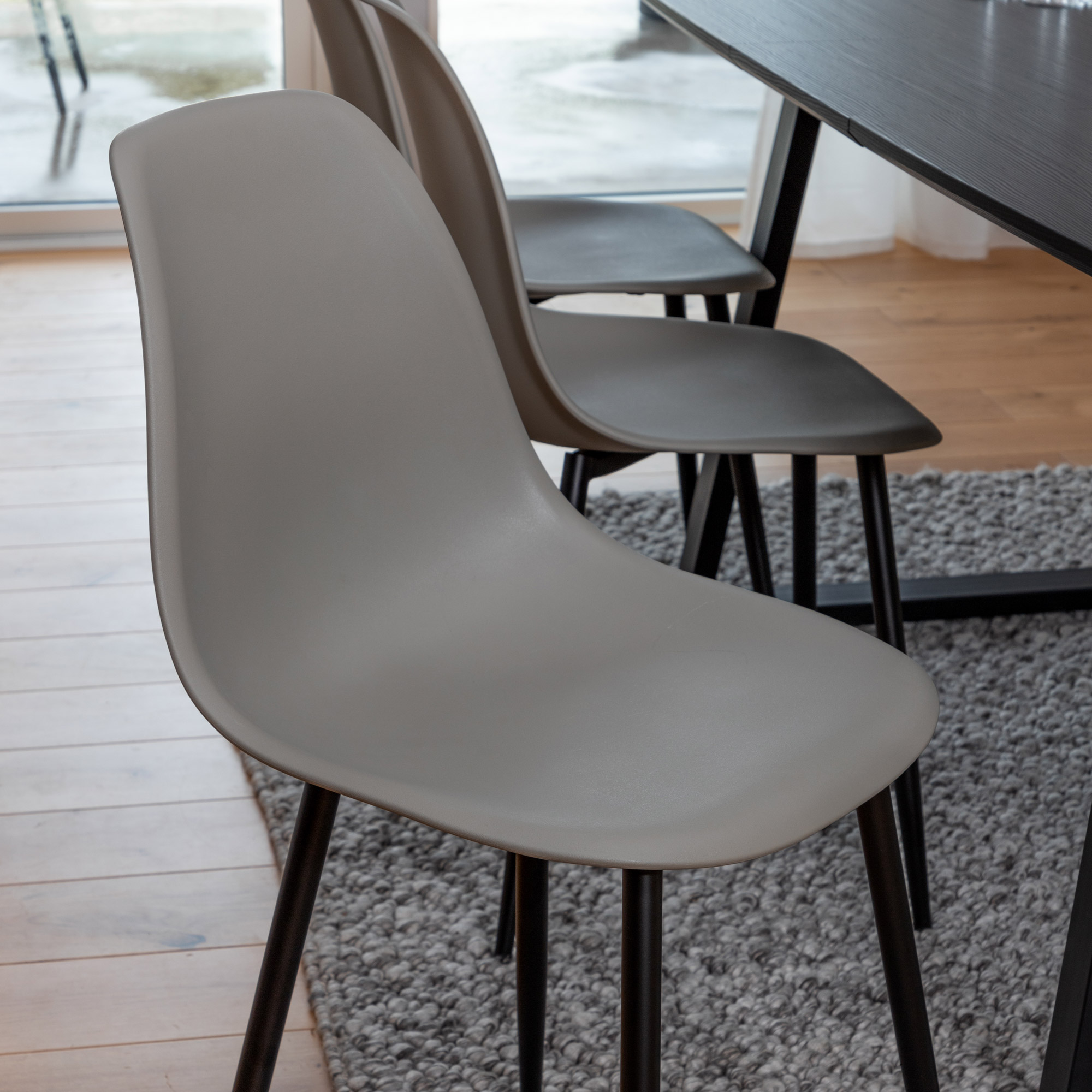 Matgrupp Venture Home Ina med 6 Pop Stolar