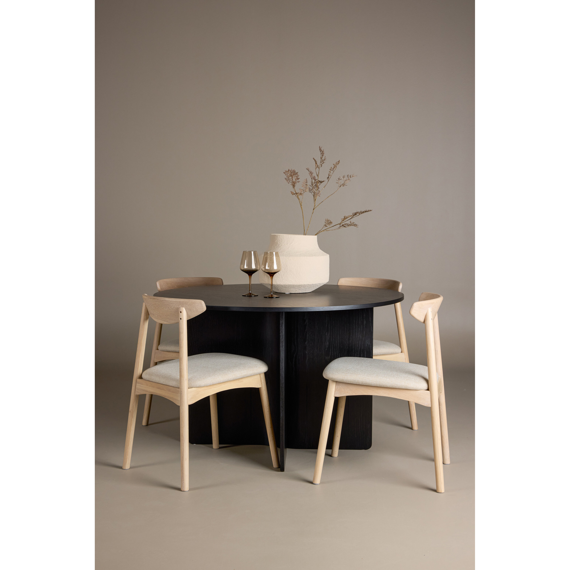 Matgrupp Venture Home Tyresö Matbord Ø120 cm cm med 4st Ven Matstolar