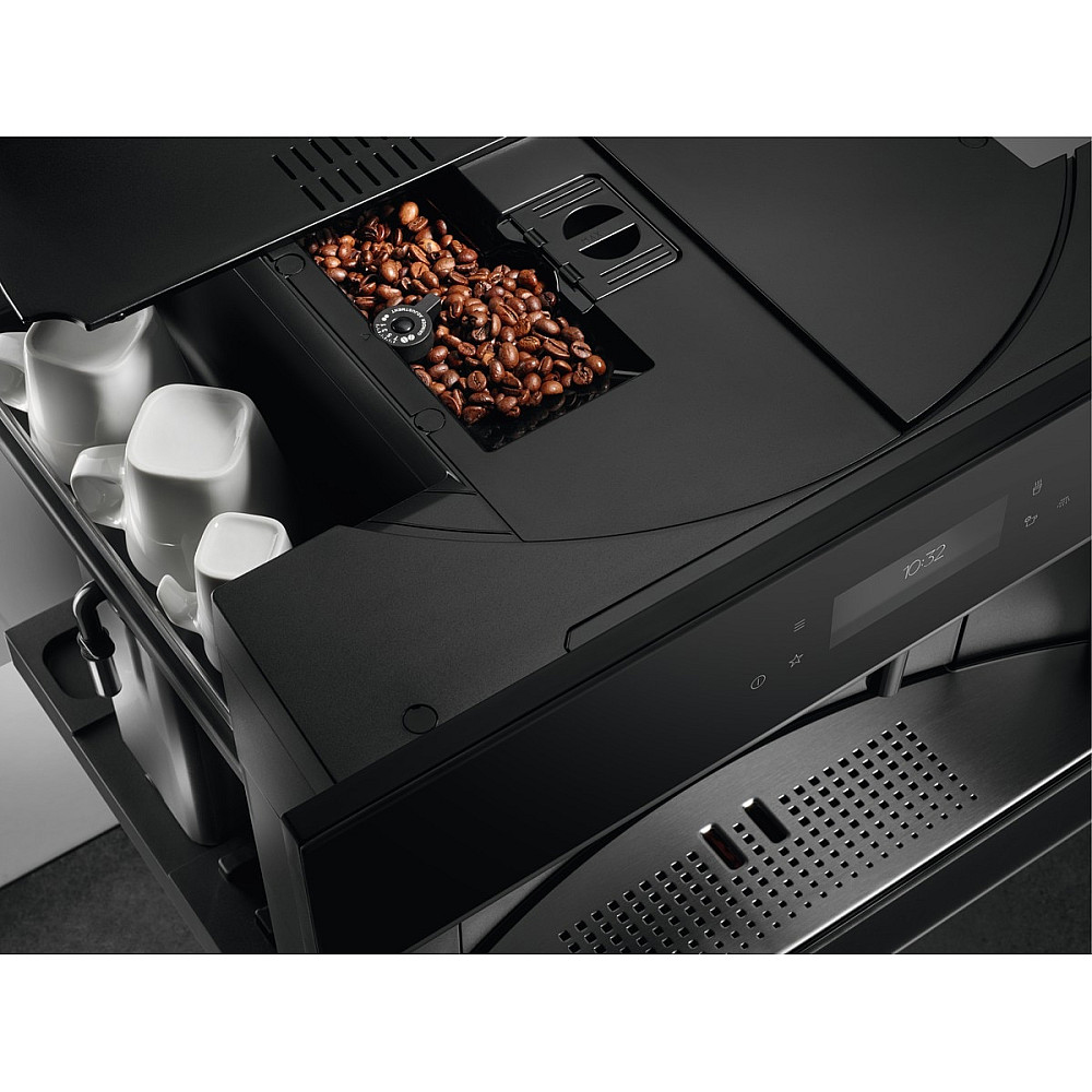 Inbyggnadsbar Kaffebryggare AEG KKB894500B med Mjölkkanna för Skum