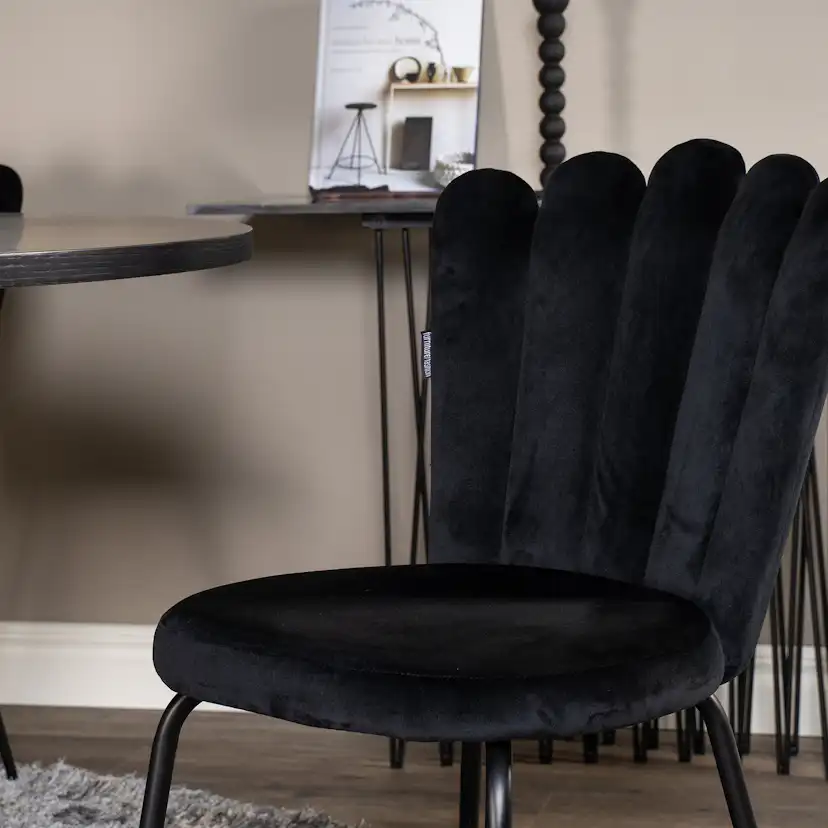 Matgrupp furniture/fashion Copenhagen med 4 Svarta Limhamn Light Stolar