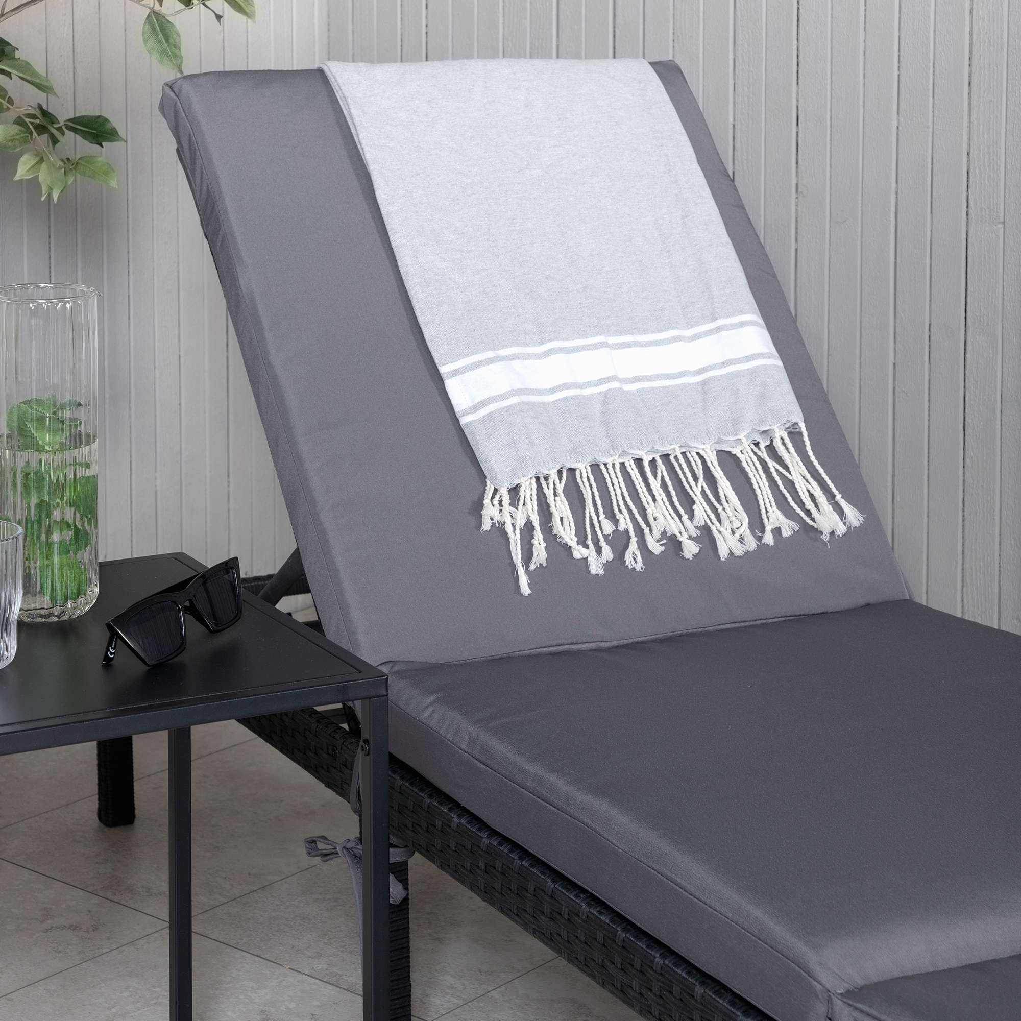 Bilbao sunlounge black wicker/grey cushion Svart/Grå