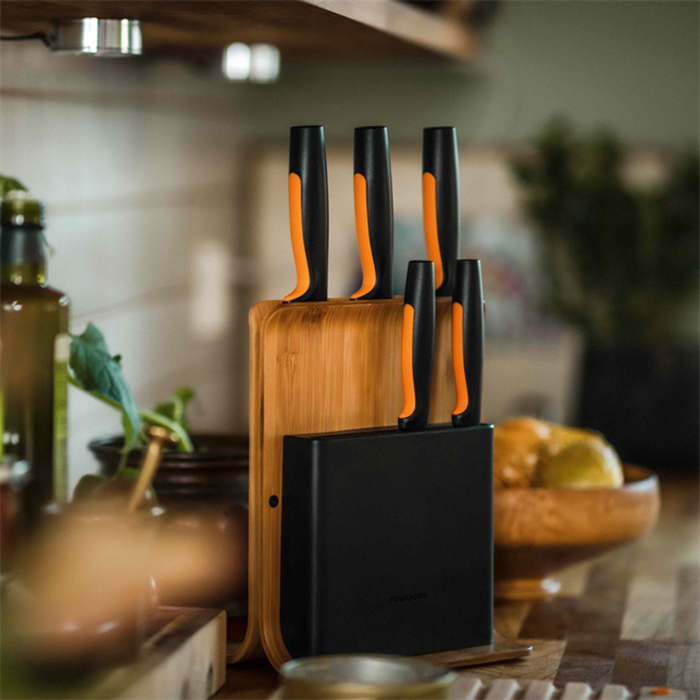 Knivblock Fiskars Functional Form i Miljövänligt Bambu Inkl 5 Proffessionella Knivar