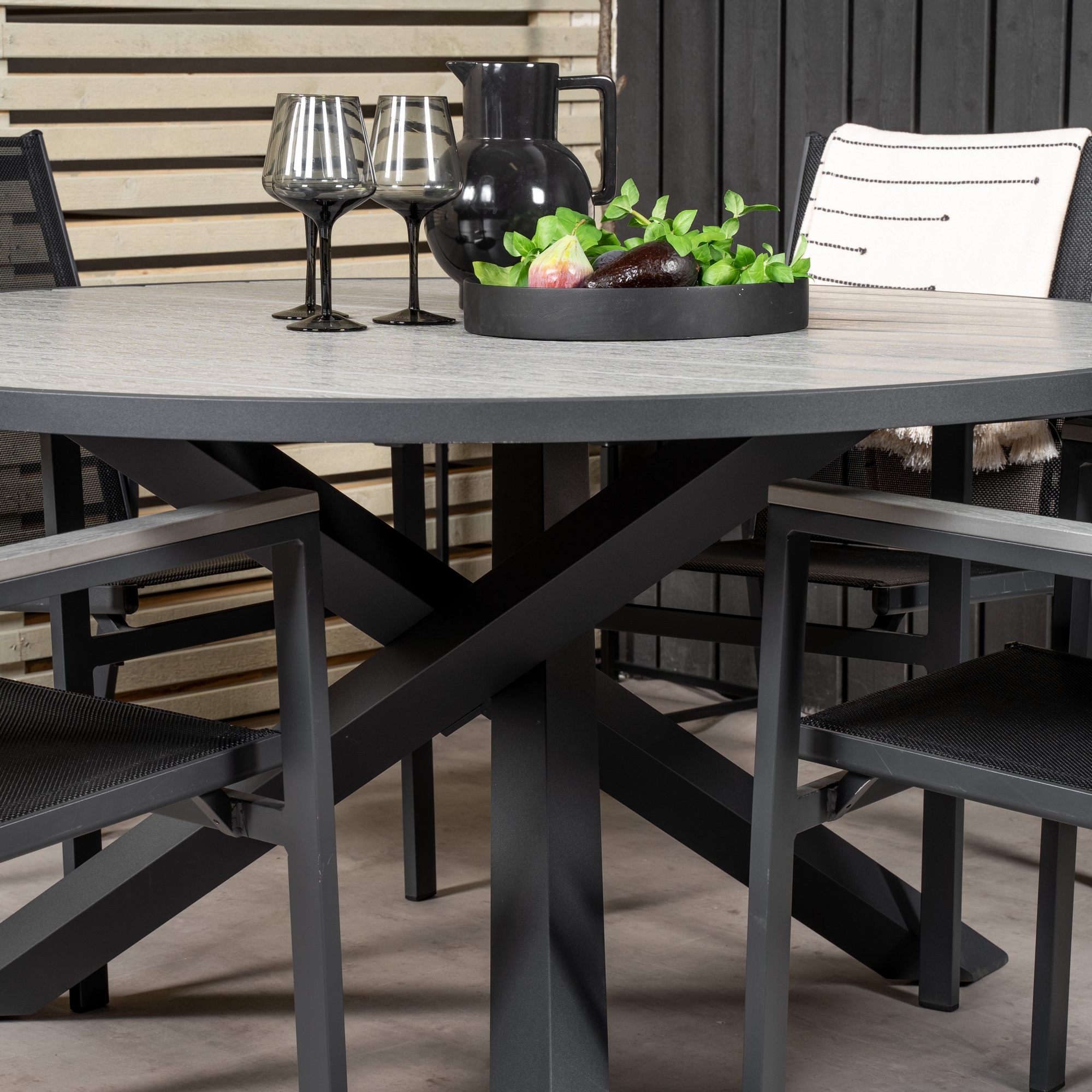 Parma - Table ø 140 - Svart Alu /Grey Aintwood+Parma Arm Cha Svart/Grå