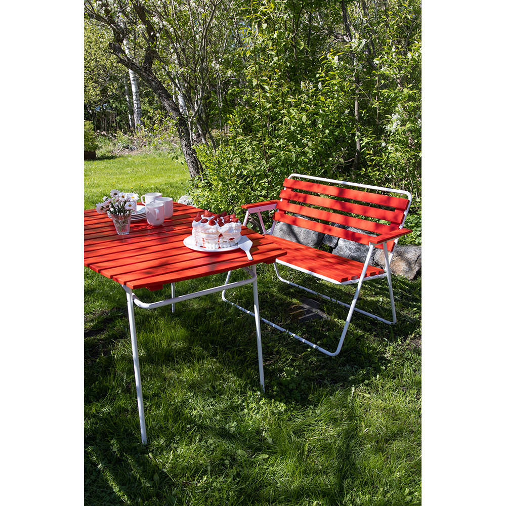 Retro set bord 403 + 2st 305 stolar + 302 bänk, vit/röd Vit/Röd