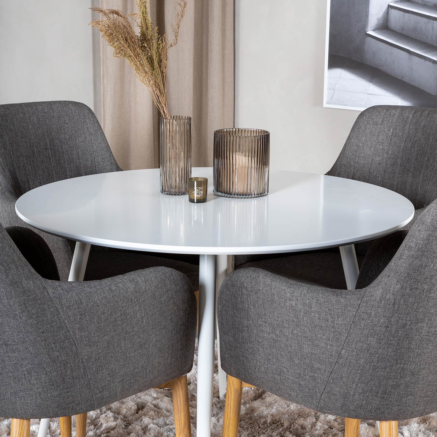 Plaza Round Table - White top /Comfort Chair- Darkgrå/ Oak_4 Vit/Mörkgrå/Ek