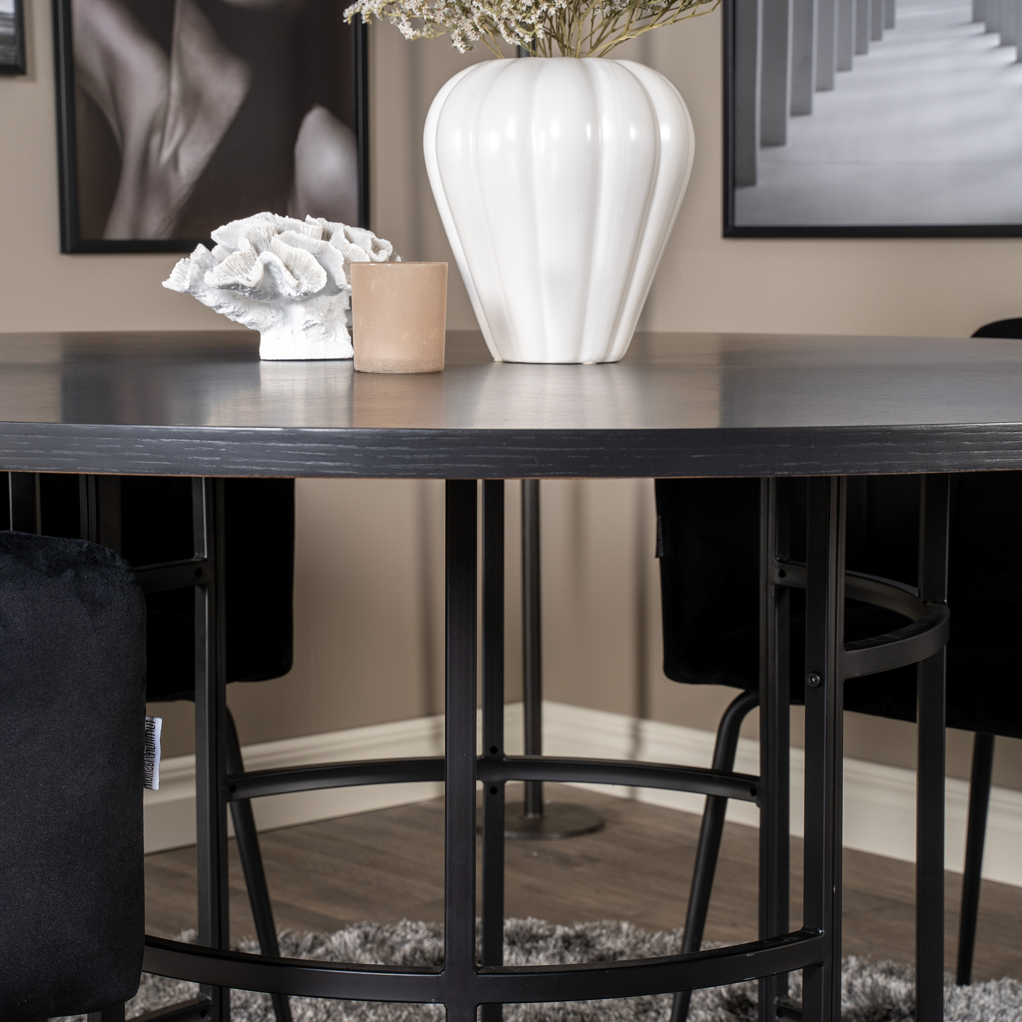 Matgrupp furniture/fashion Copenhagen med 4 Svarta Limhamn Stolar