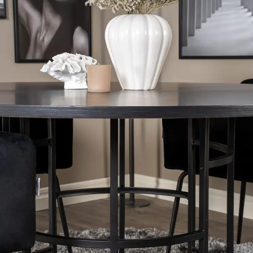Matgrupp furniture/fashion Copenhagen med 4 Svarta Limhamn Stolar