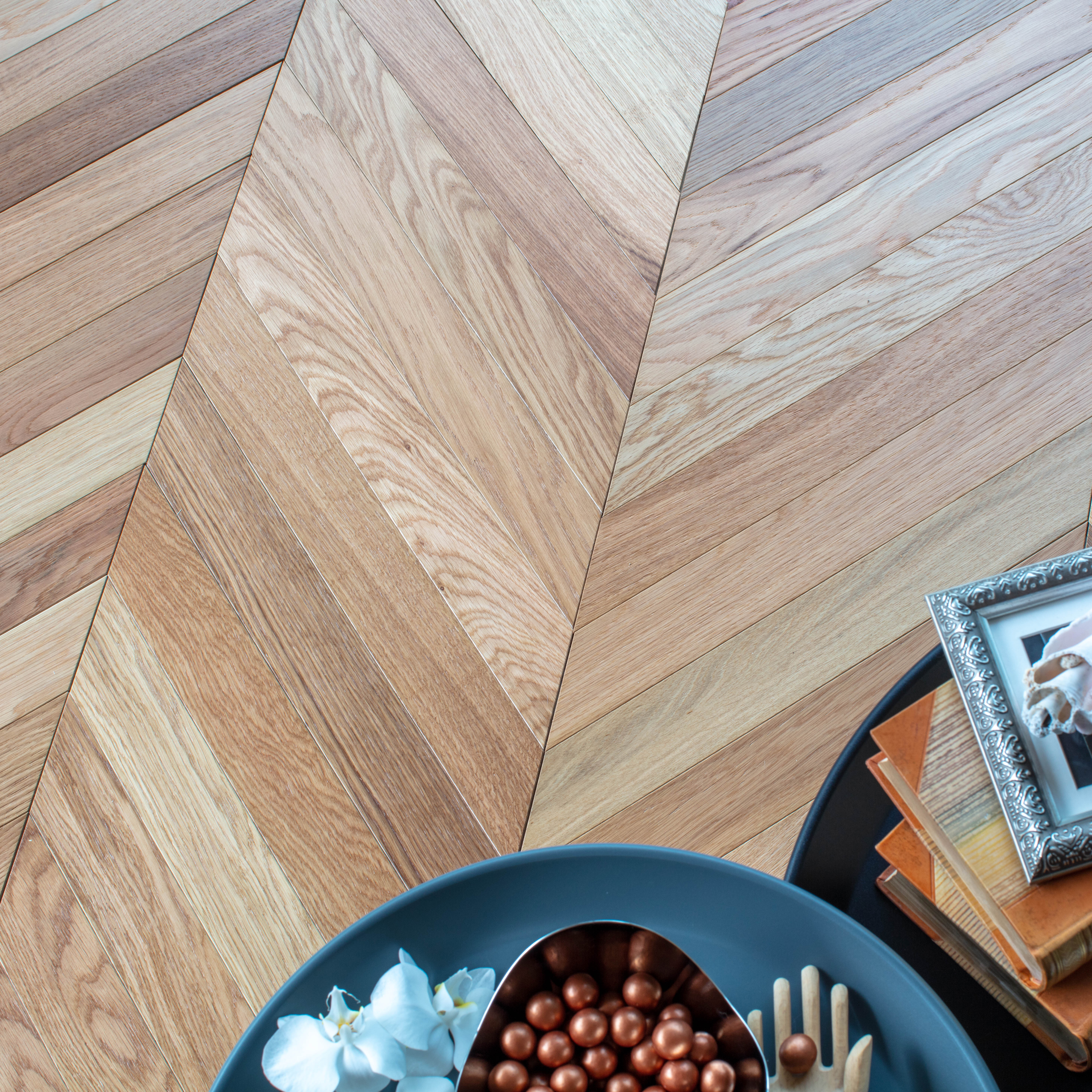Fiskbensparkett Nordic Floor Ek 1-Stav Chevron Natural 45°