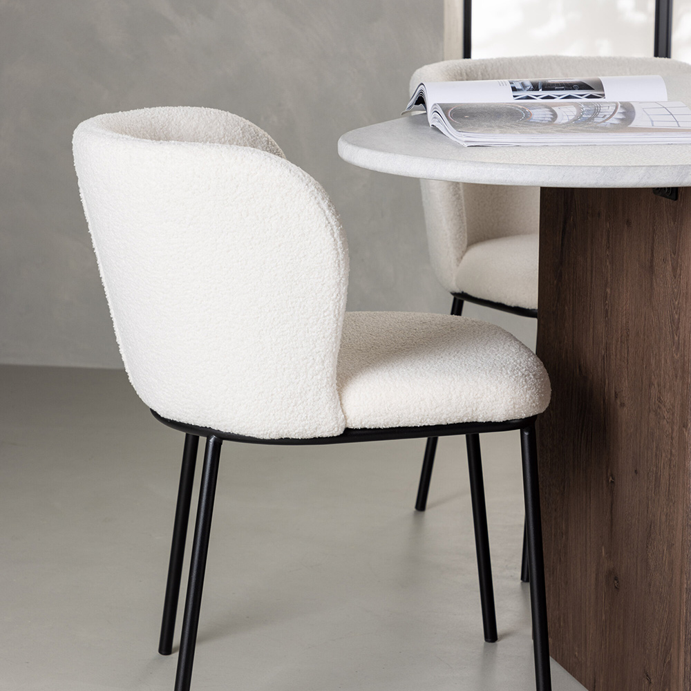 Matgrupp Venture Home Grönvik Ovalt Matbord 180 cm & 4 Edina Stolar i Vit Boucle