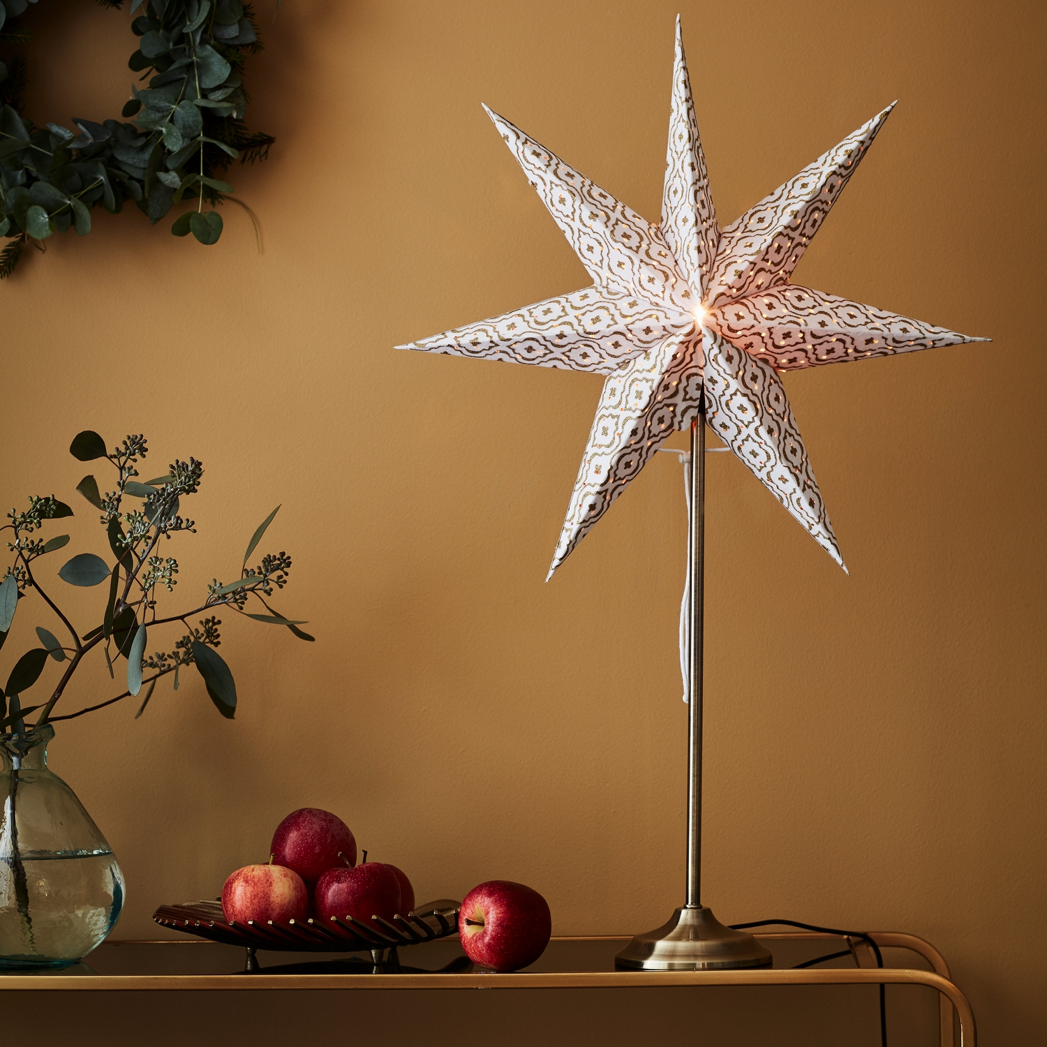 Adventsstjärna Markslöjd Baroque Star 45 cm på fot
