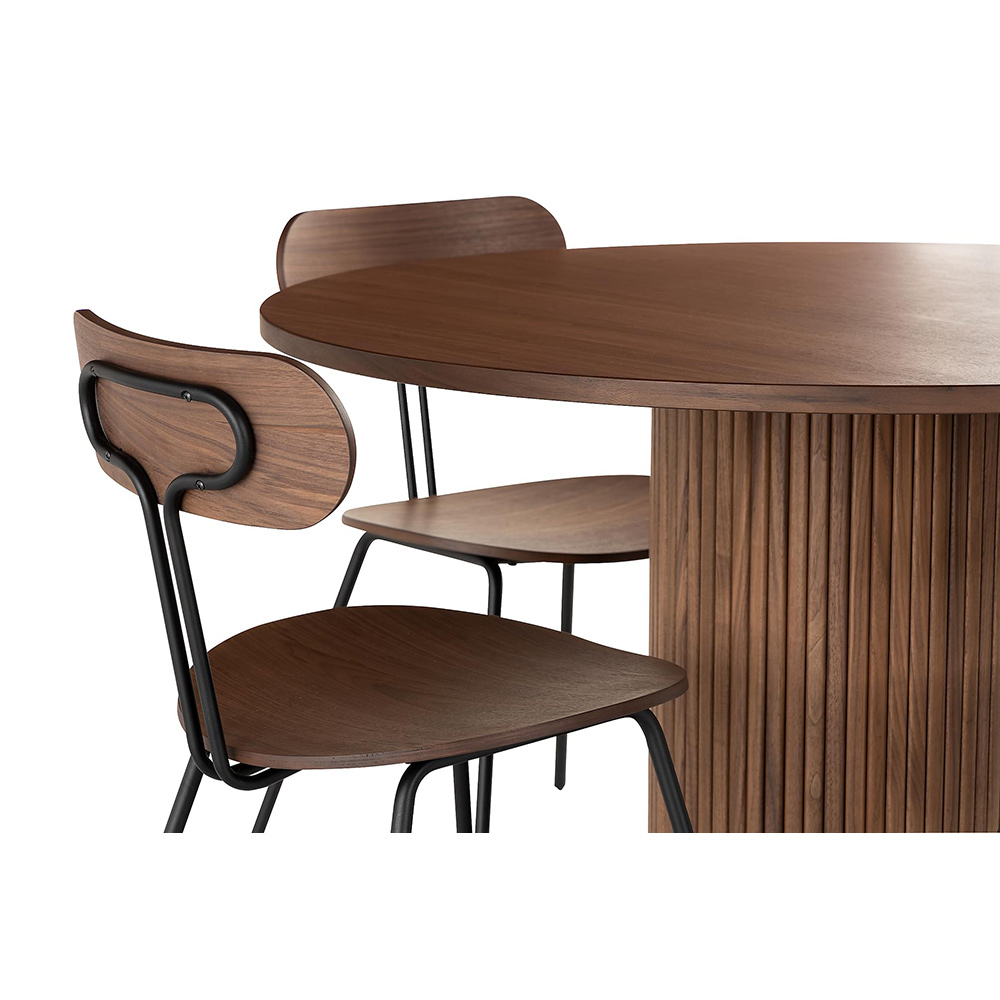 Matgrupp In Living Noira med 4 Stolar