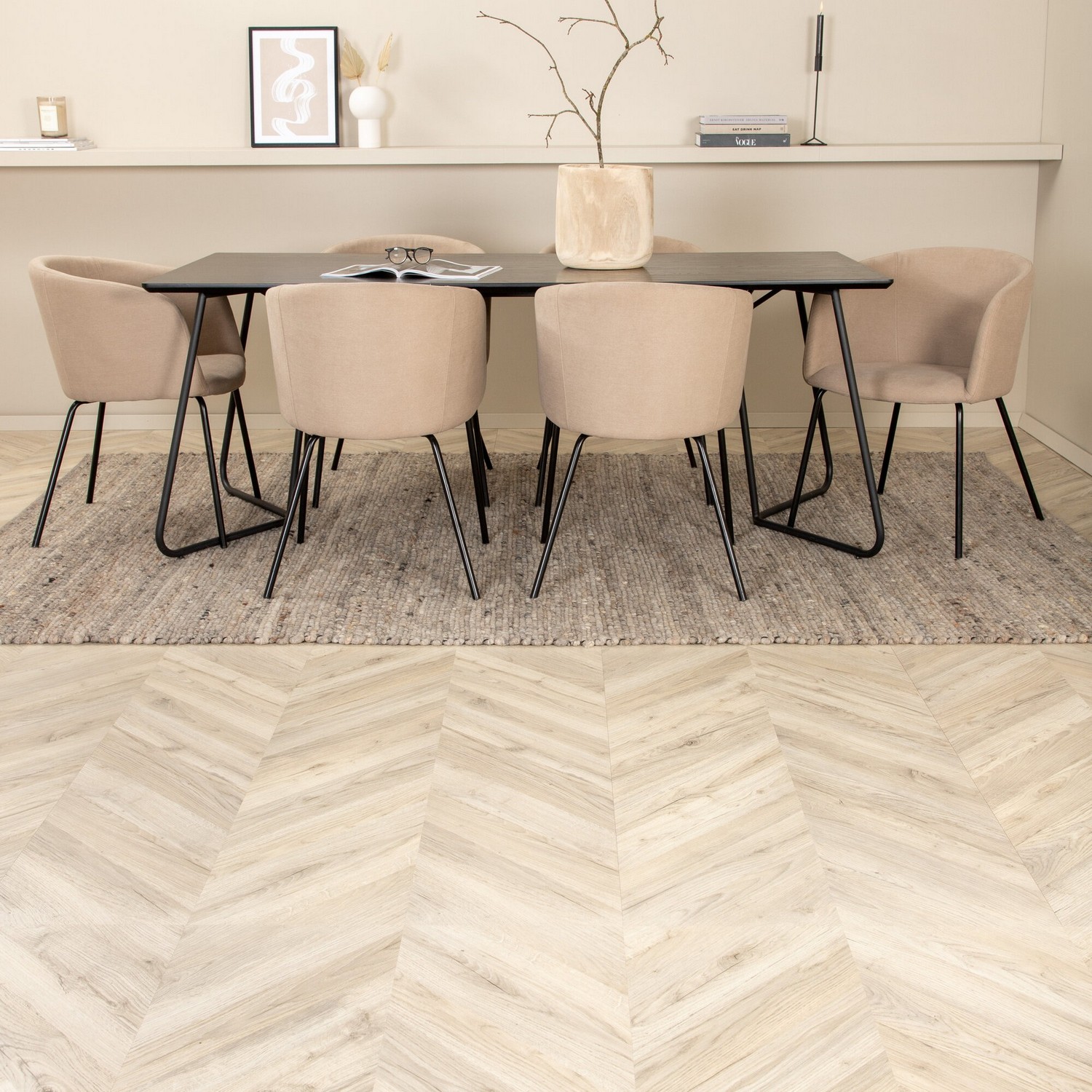 Matgrupp Venture Home Annika matbord och Bergen matstol