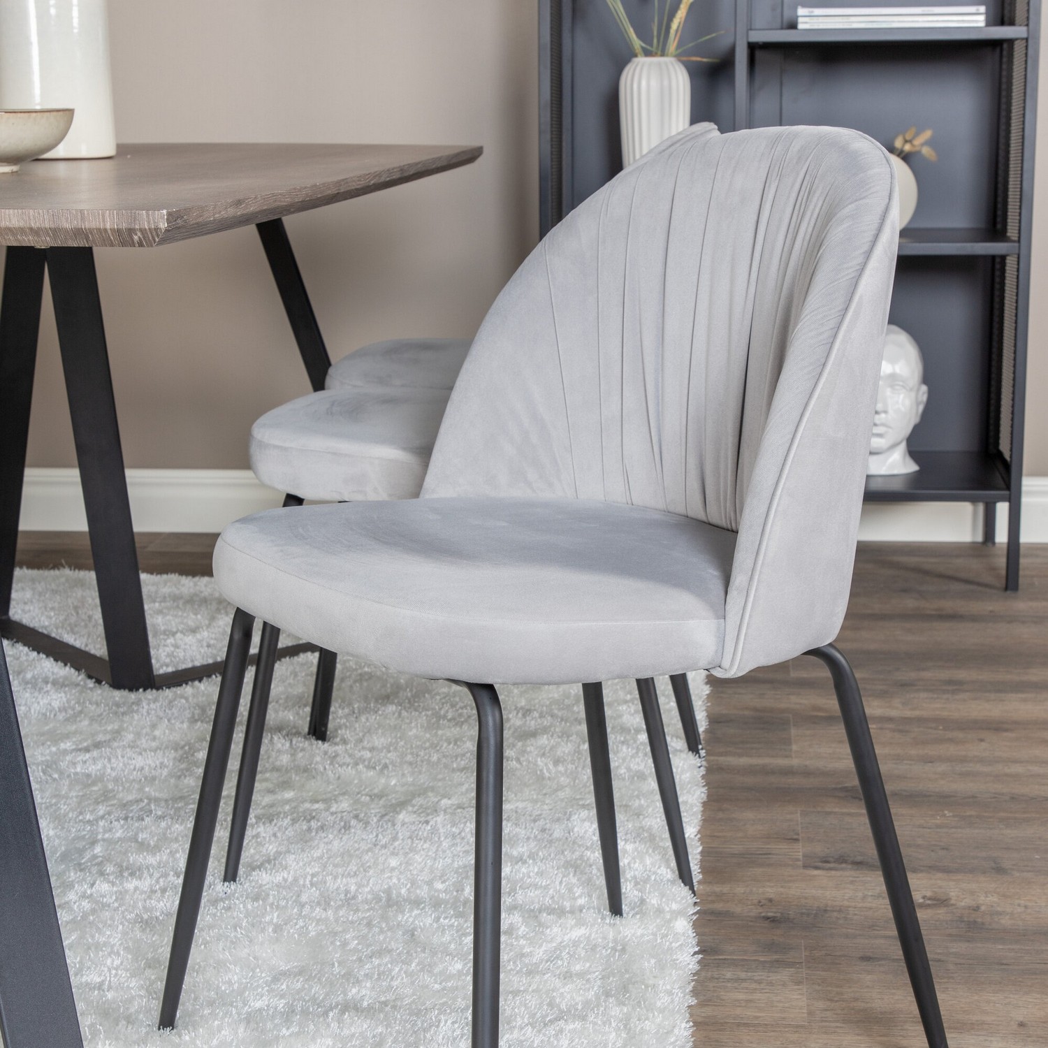 Matgrupp Venture Home Madde med 6 Wrigley Stolar Sammet