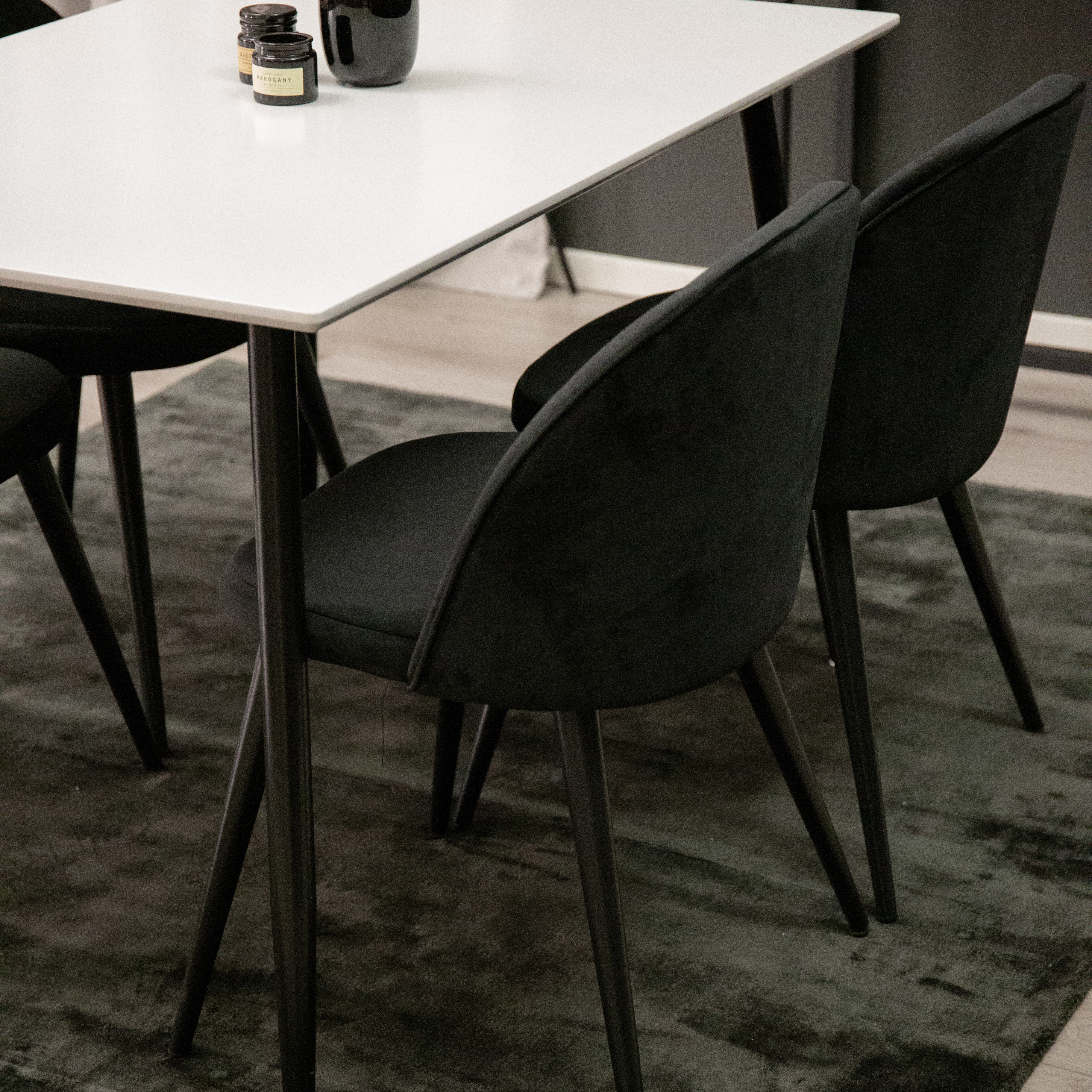 Matgrupp Venture Home Pobbie med 4 Stolar Valentina Sammet