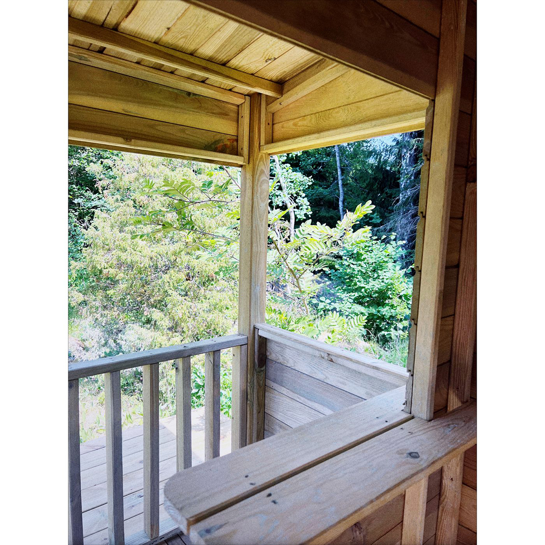 Lekstuga Jabo Lara 4,5 m² Trästuga med Sadeltak