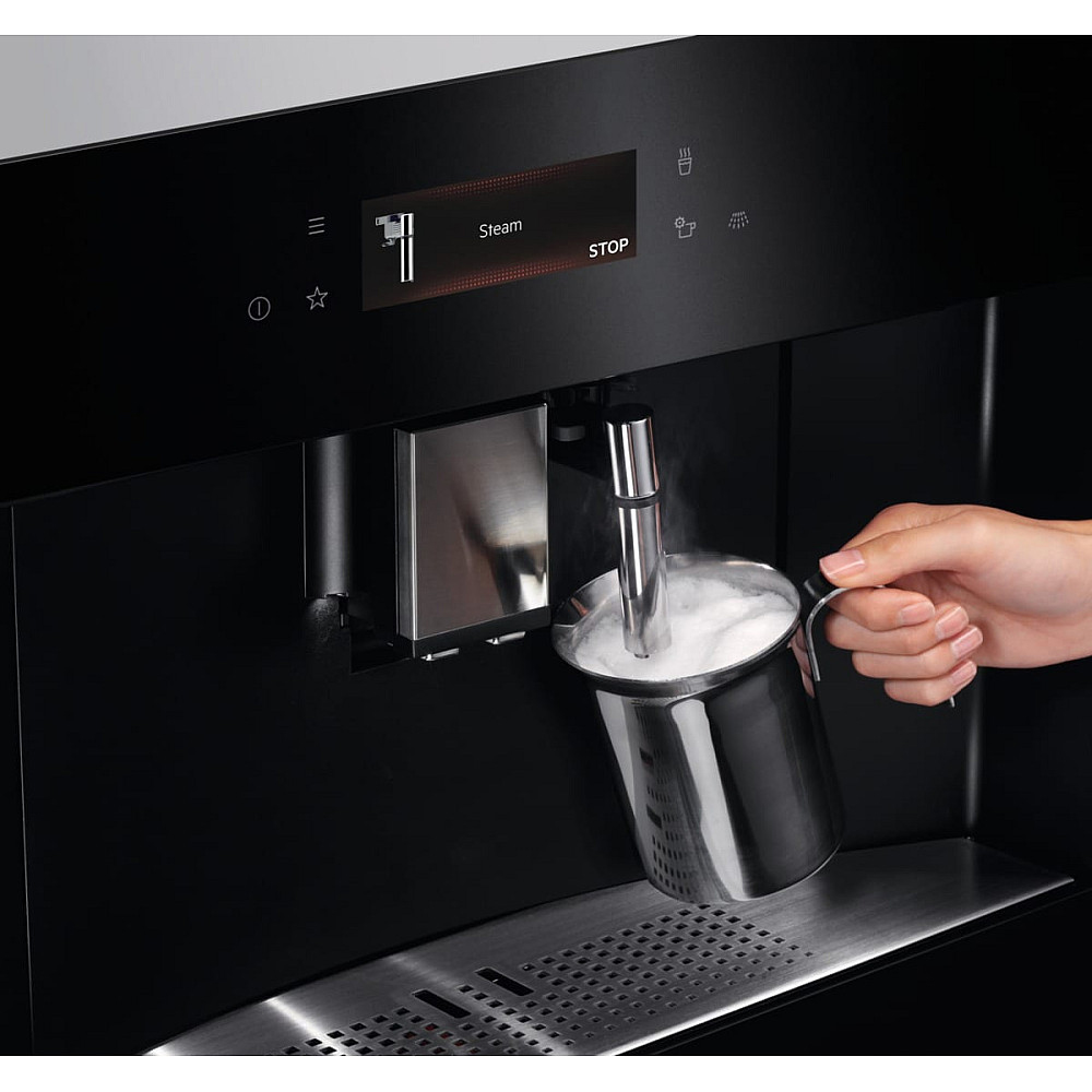 Inbyggnadsbar Kaffebryggare AEG KKB894500B med Mjölkkanna för Skum