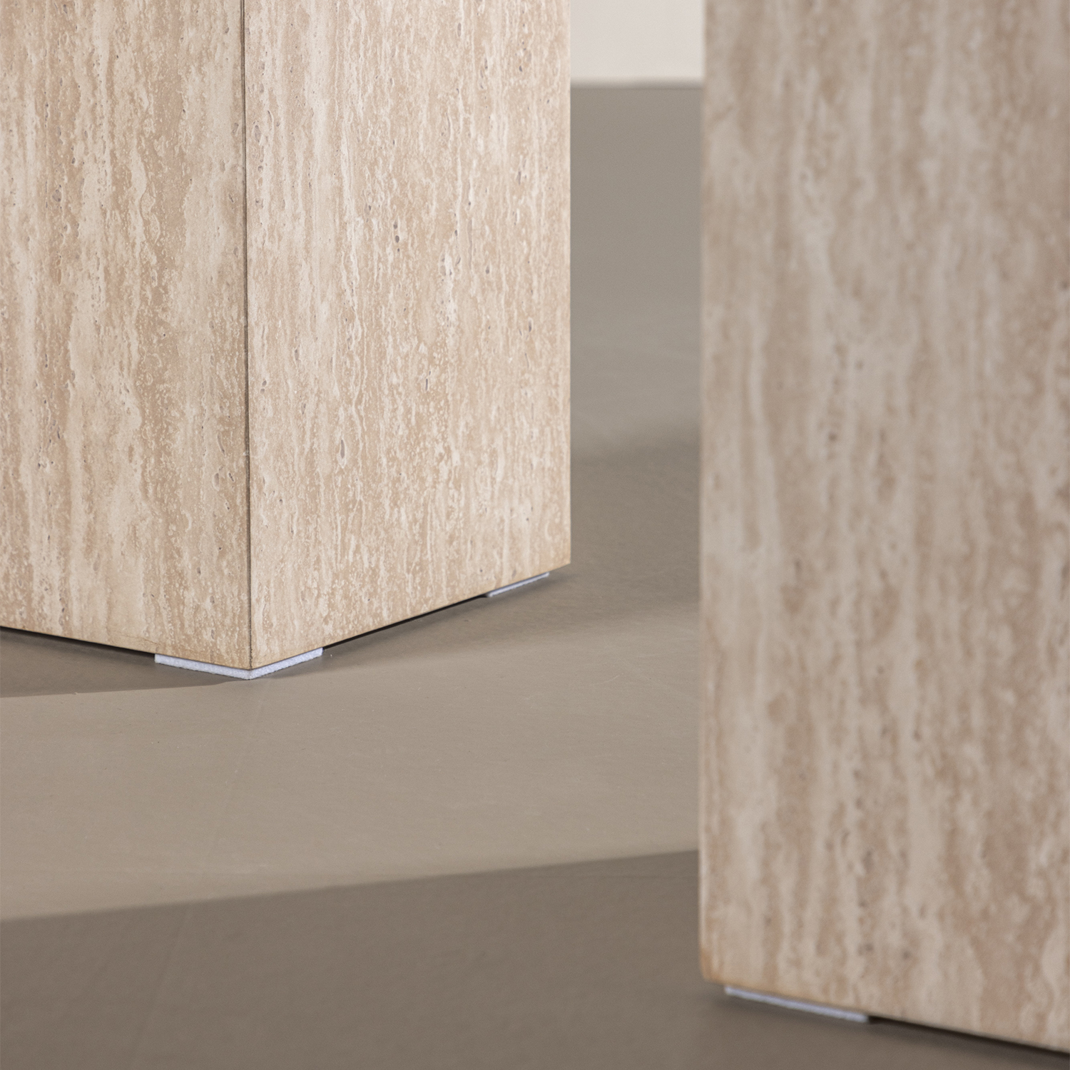 Piedestal Vind Ramsvik Travertine 65 cm