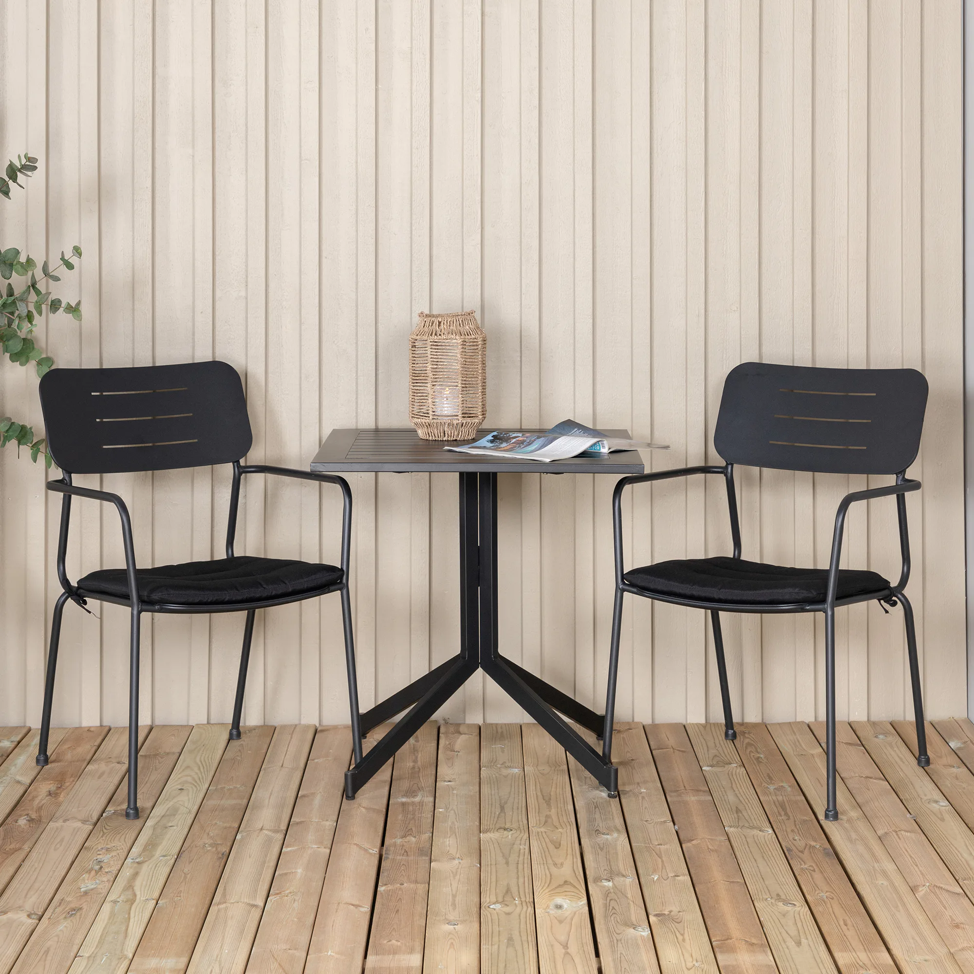 Way café table 70*70+Nicke Dining chair w. armrest - Black S Svart